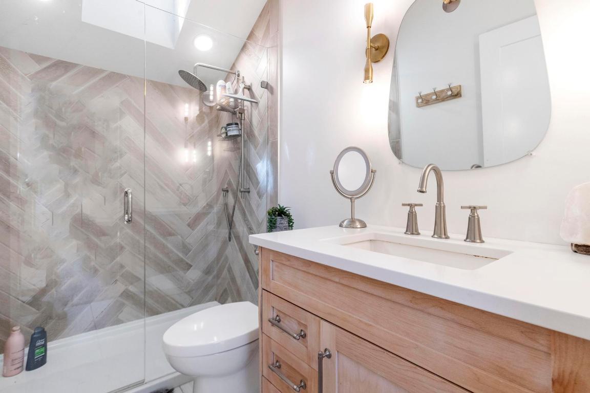 









1001


Lawrence

Avenue,
Kelowna,




BC
V1Y 6M3

