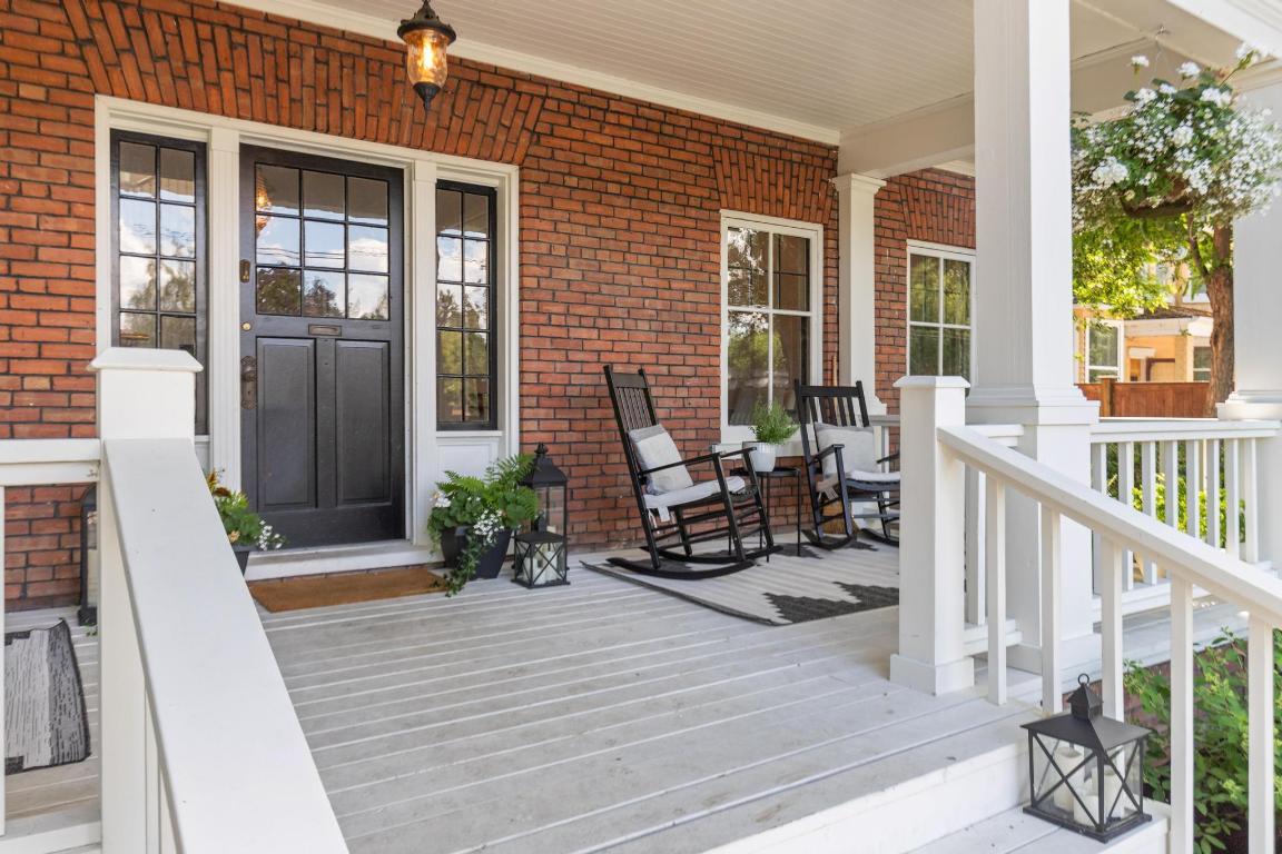 









1001


Lawrence

Avenue,
Kelowna,




BC
V1Y 6M3

