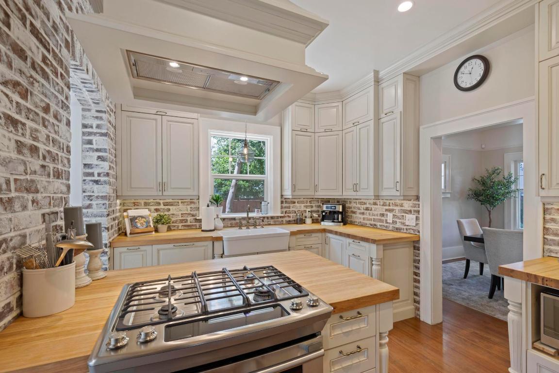 









1001


Lawrence

Avenue,
Kelowna,




BC
V1Y 6M3

