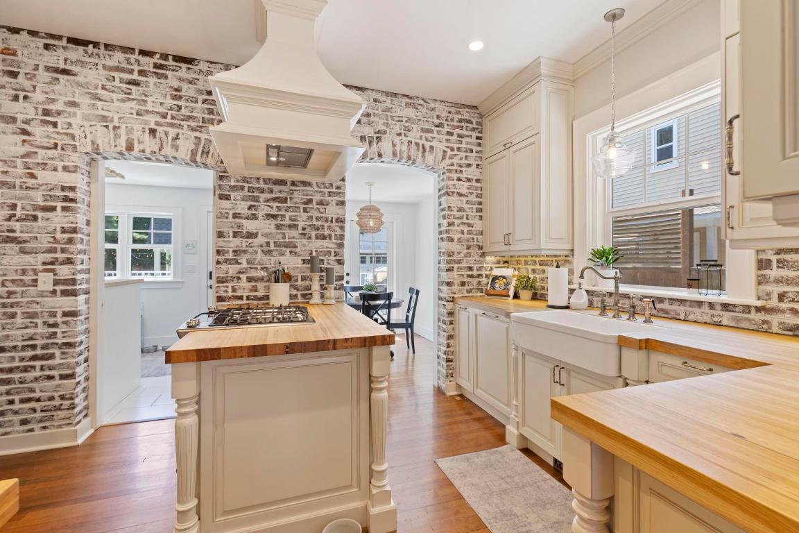 









1001


Lawrence

Avenue,
Kelowna,




BC
V1Y 6M3

