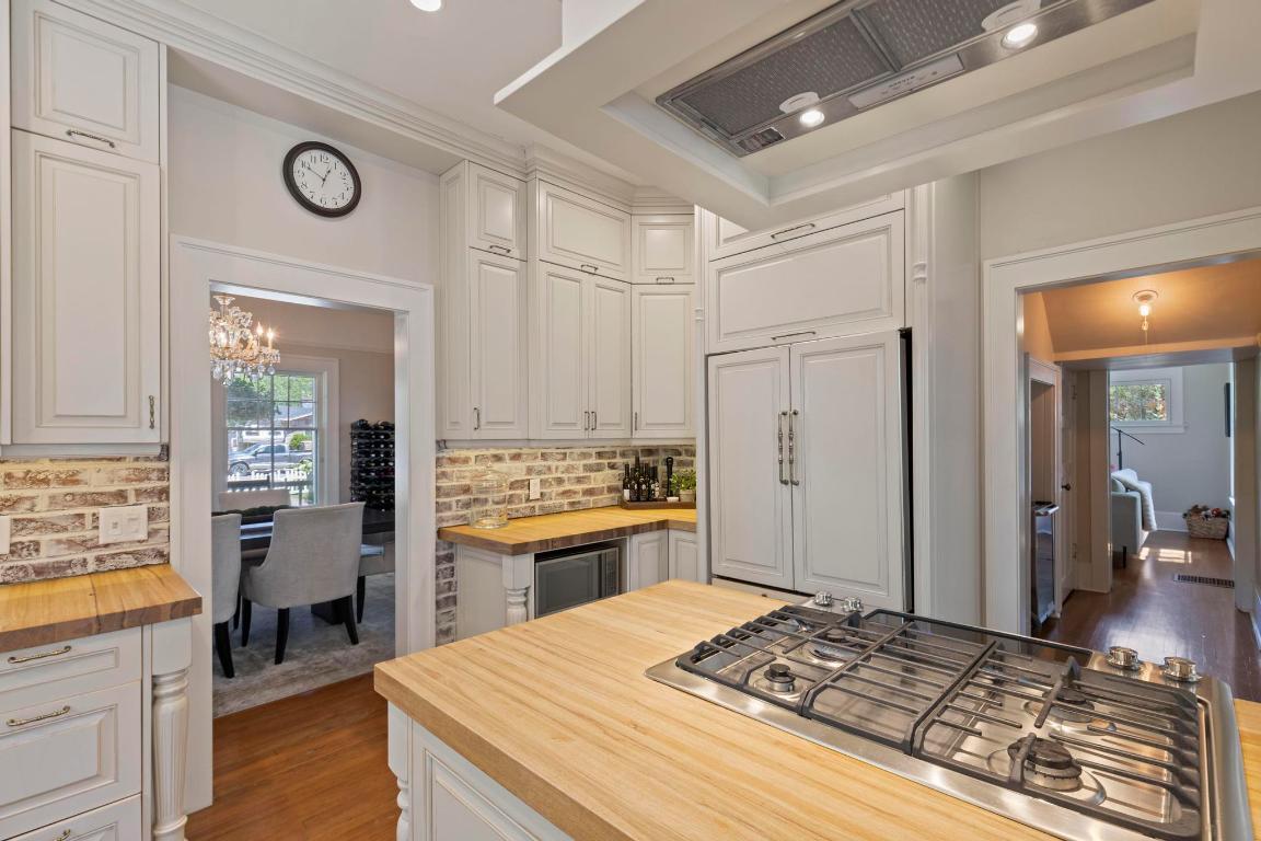 









1001


Lawrence

Avenue,
Kelowna,




BC
V1Y 6M3

