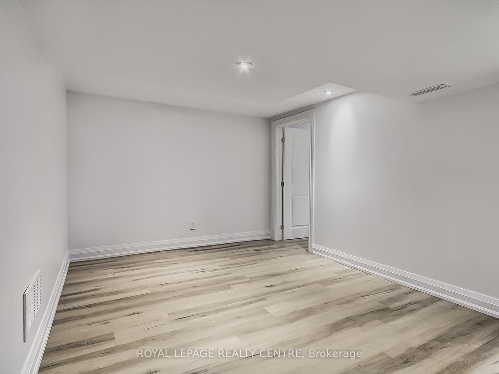 









2552


Whaley

Drive, Lower,
Mississauga,




ON
L5B 1X2

