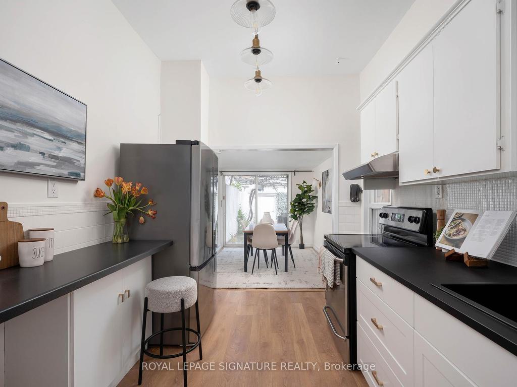 









136


Montrose

Avenue,
Toronto,




ON
M6J 2T7

