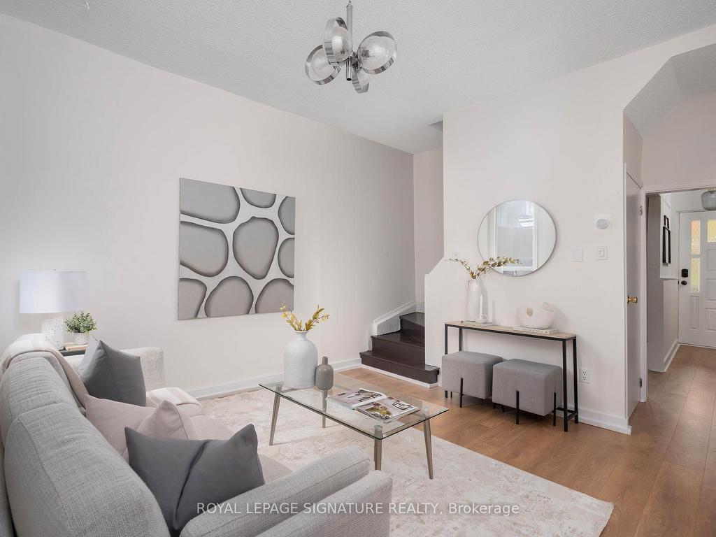 









136


Montrose

Avenue,
Toronto,




ON
M6J 2T7

