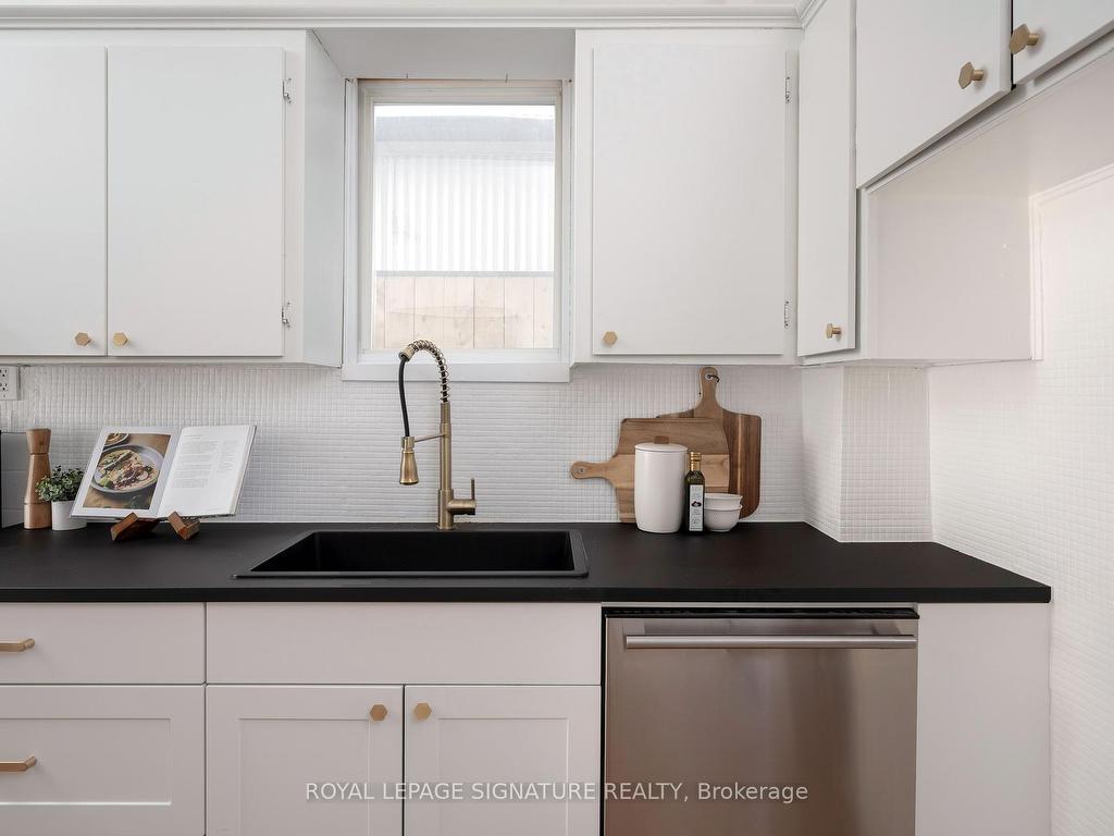 









136


Montrose

Avenue,
Toronto,




ON
M6J 2T7

