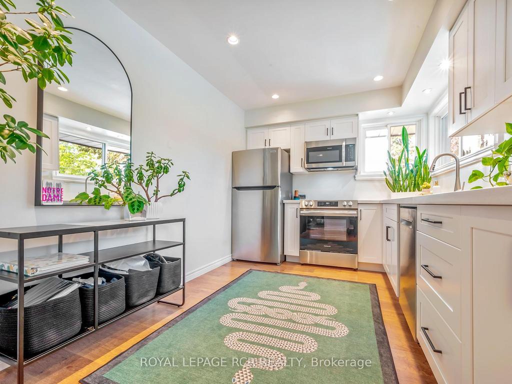 









73


Elizabeth

Street, Upper,
Orangeville,




ON
L9W 1C7


