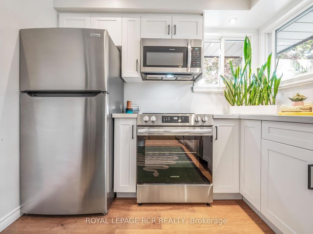 









73


Elizabeth

Street, Upper,
Orangeville,




ON
L9W 1C7

