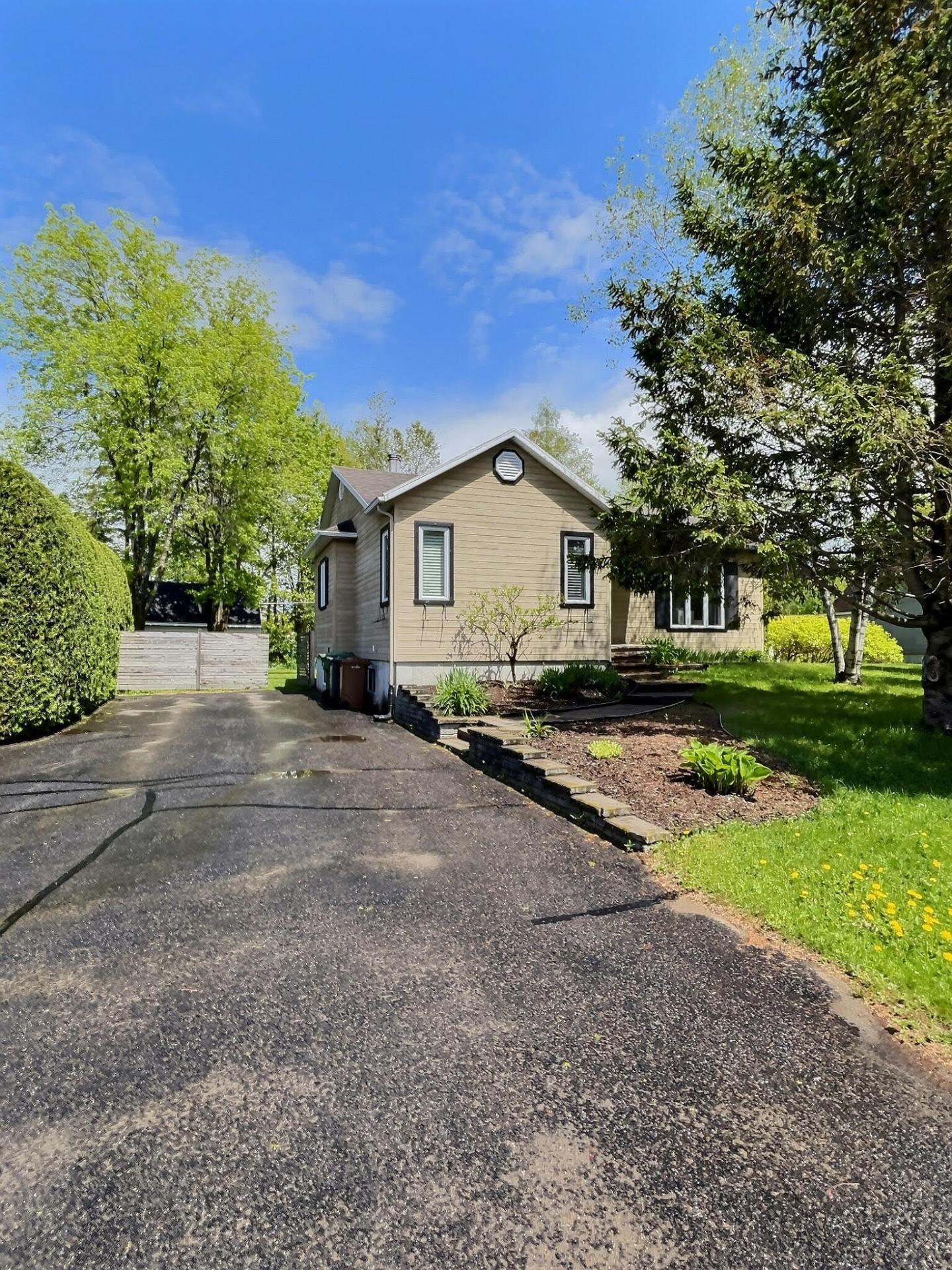 









3


Rue de la Colline

,
Sainte-Catherine-de-la-Jacques-Cartier,




QC
G3N2P5

