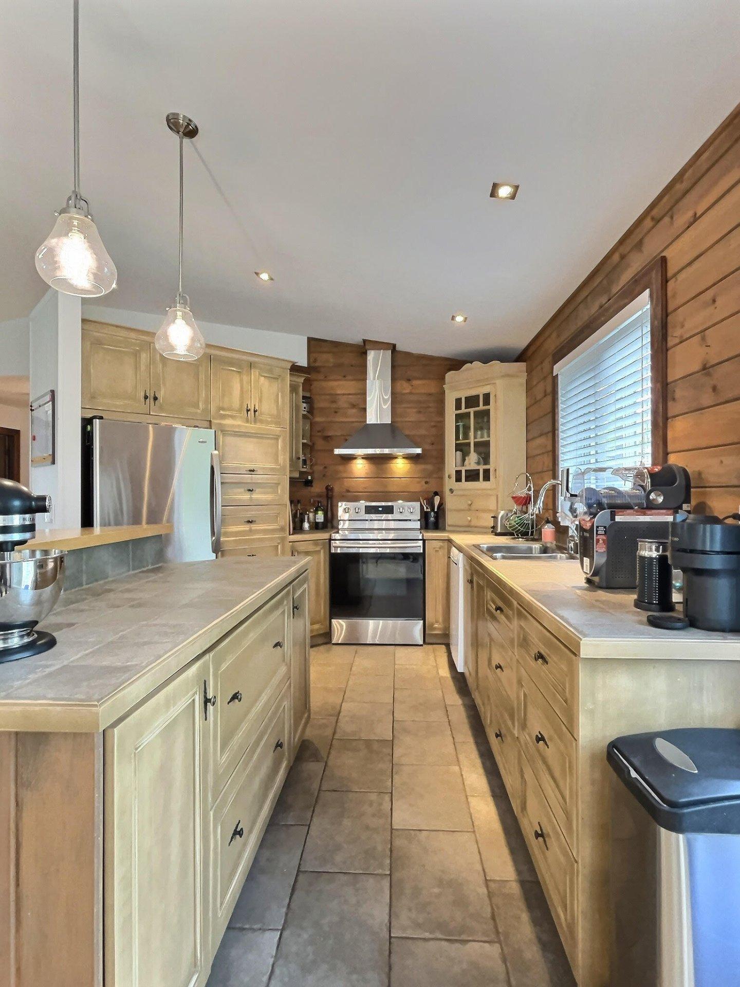 









3


Rue de la Colline

,
Sainte-Catherine-de-la-Jacques-Cartier,




QC
G3N2P5

