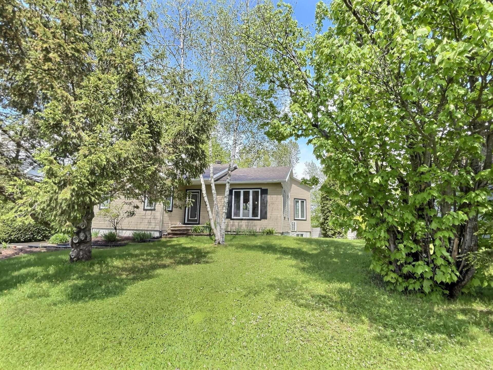 









3


Rue de la Colline

,
Sainte-Catherine-de-la-Jacques-Cartier,




QC
G3N2P5

