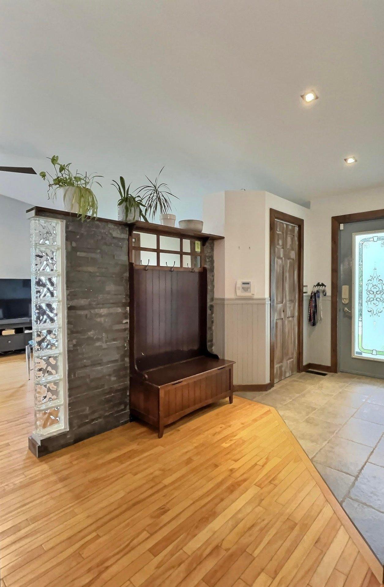 









3


Rue de la Colline

,
Sainte-Catherine-de-la-Jacques-Cartier,




QC
G3N2P5


