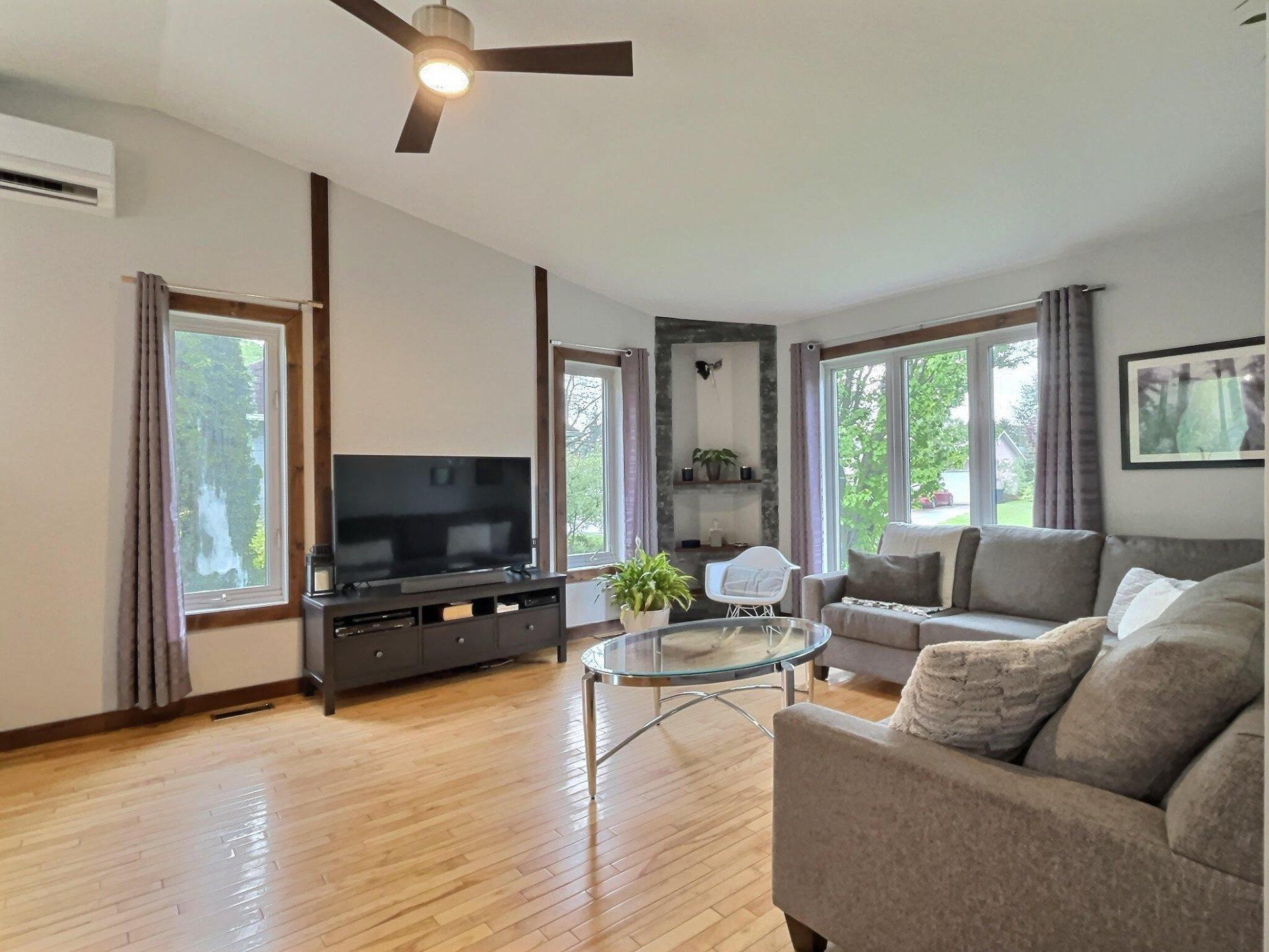 









3


Rue de la Colline

,
Sainte-Catherine-de-la-Jacques-Cartier,




QC
G3N2P5

