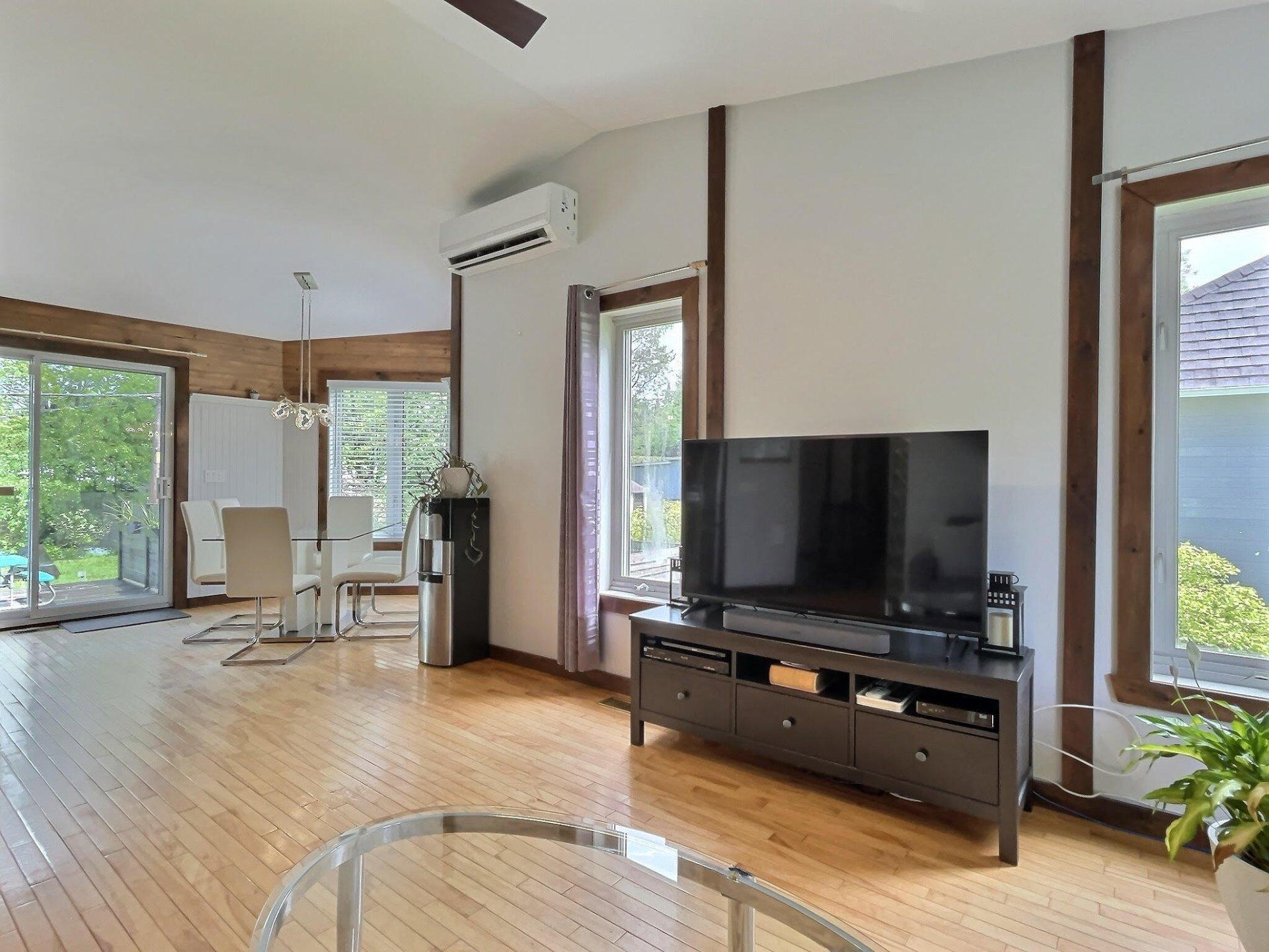 









3


Rue de la Colline

,
Sainte-Catherine-de-la-Jacques-Cartier,




QC
G3N2P5

