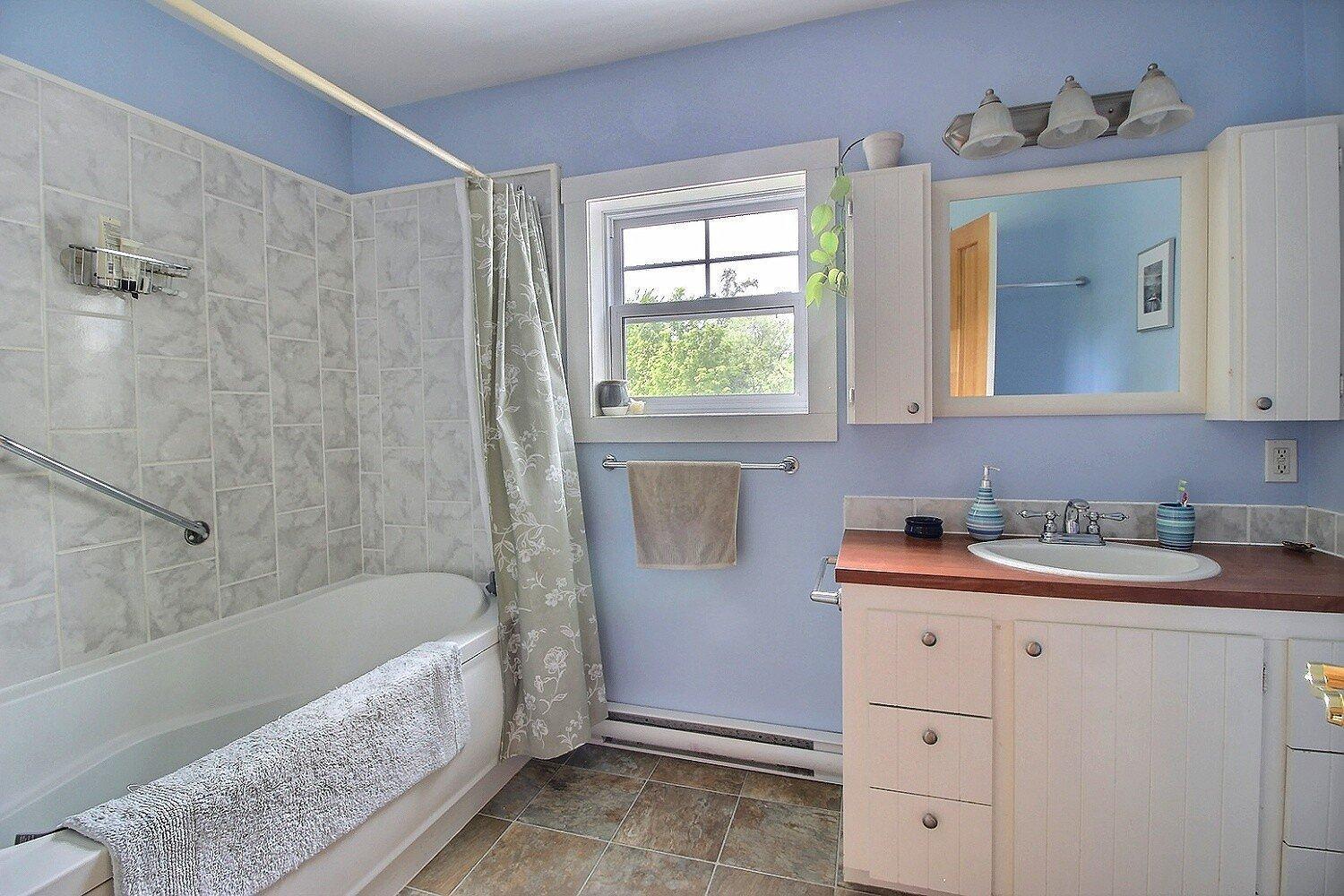 









2595


Ch. Holmes

,
Barnston-Ouest,




QC
J0B1C0

