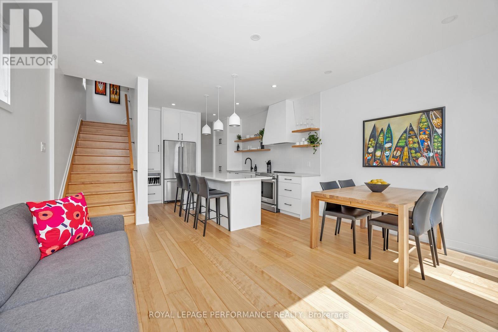












80 DAGMAR AVENUE

,
Ottawa,




Ontario
K1L5T4

