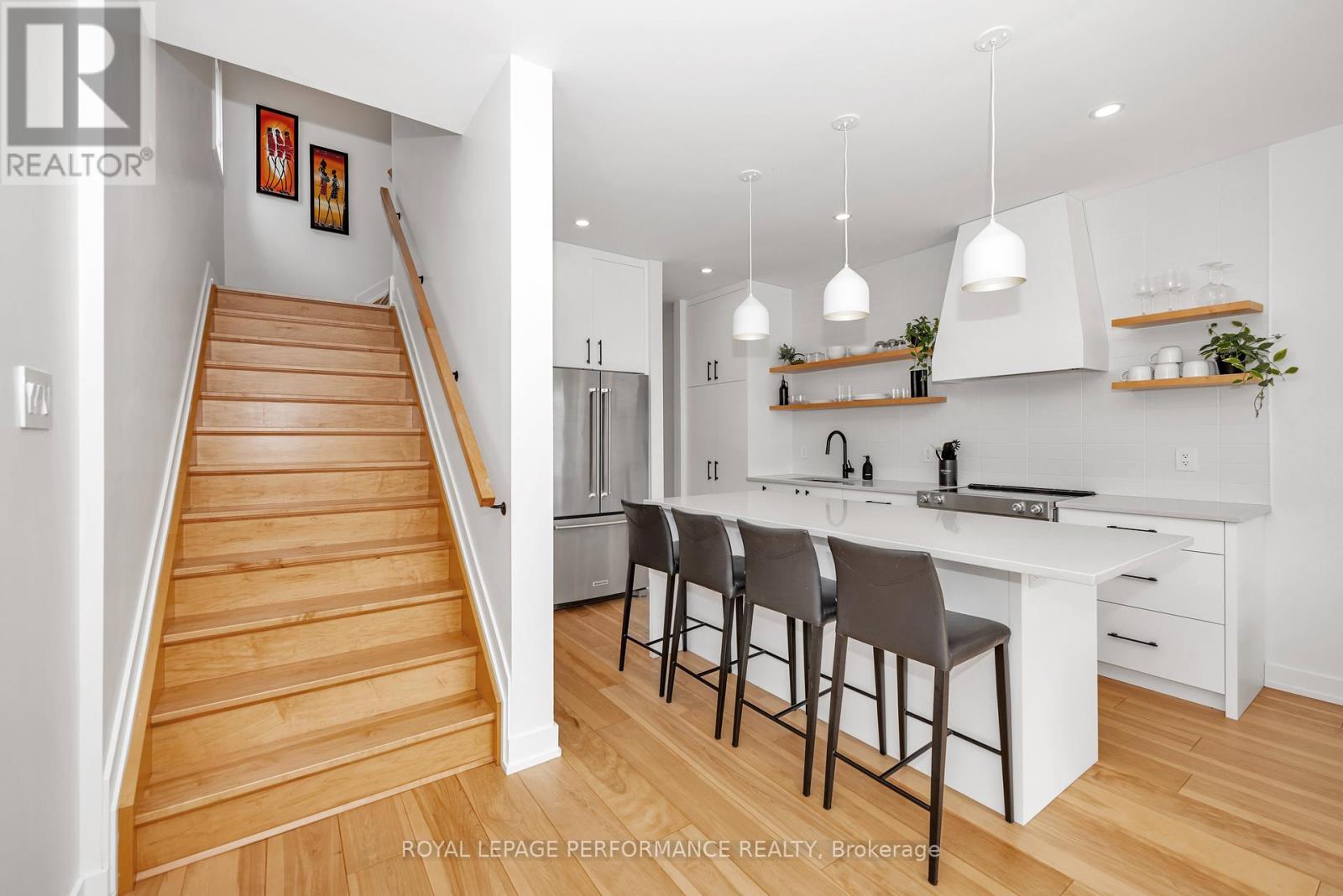 












80 DAGMAR AVENUE

,
Ottawa,




Ontario
K1L5T4

