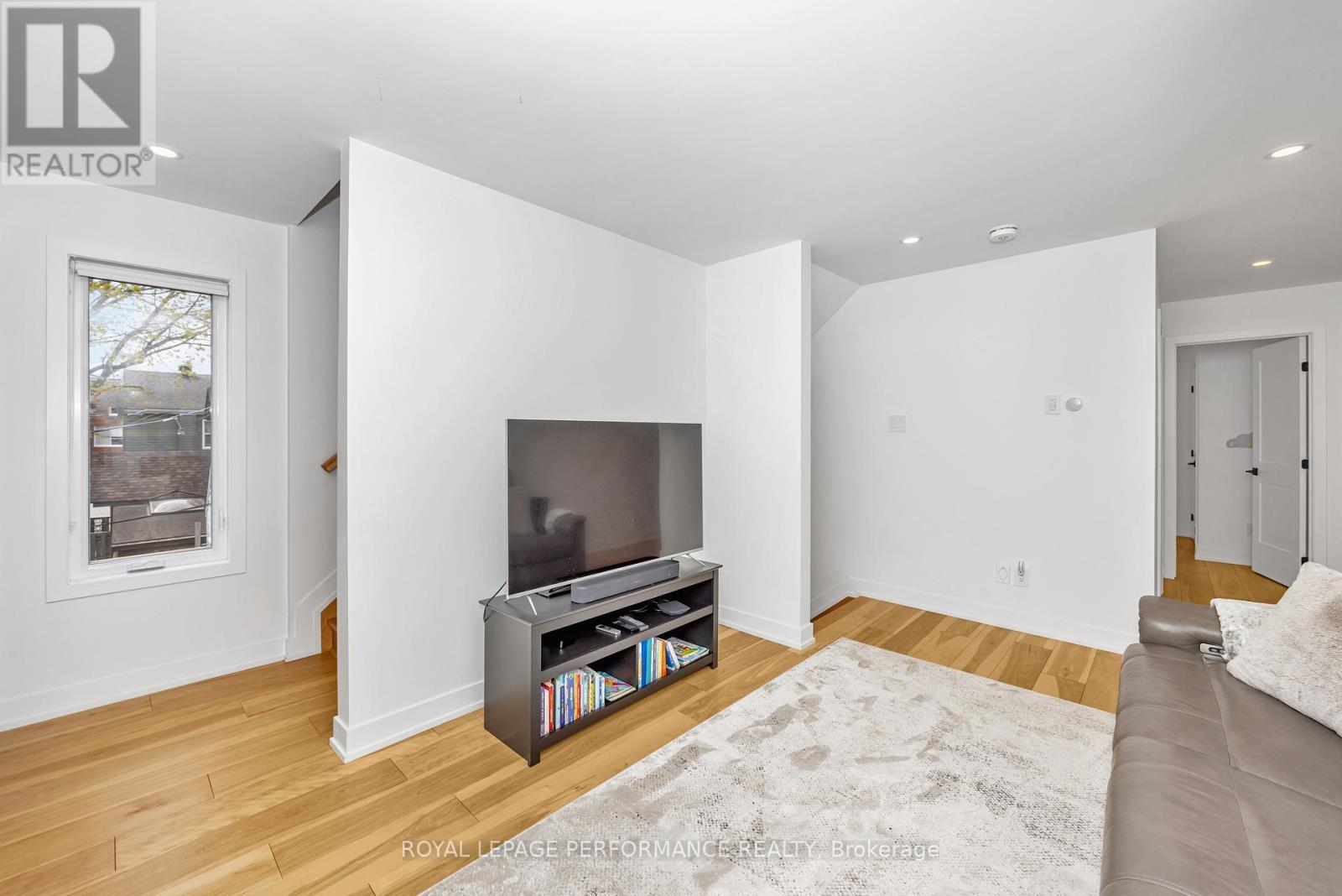 












80 DAGMAR AVENUE

,
Ottawa,




Ontario
K1L5T4

