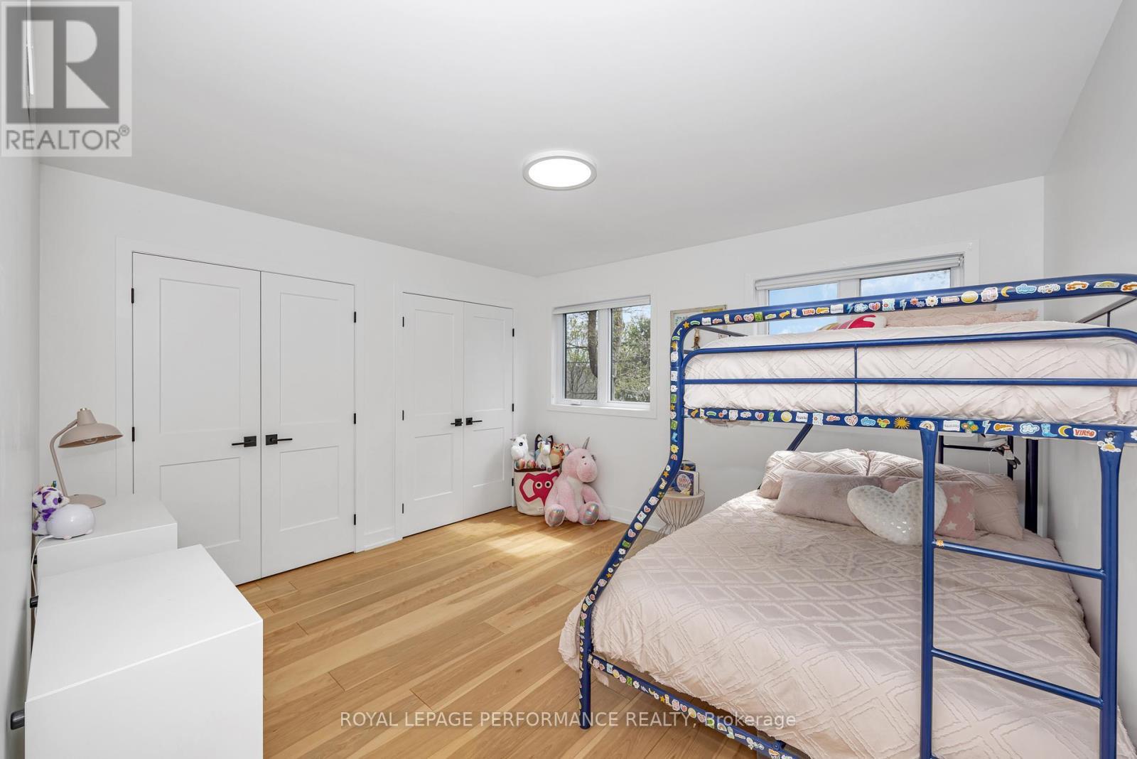 












80 DAGMAR AVENUE

,
Ottawa,




Ontario
K1L5T4

