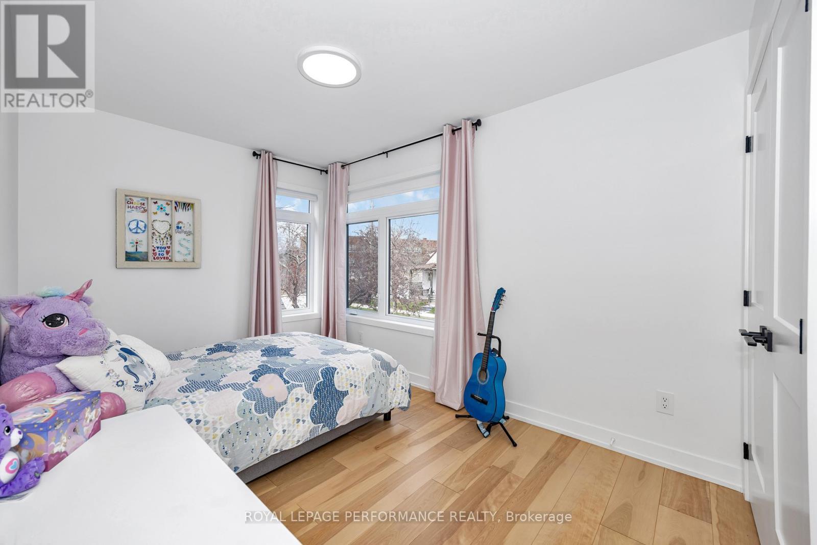 












80 DAGMAR AVENUE

,
Ottawa,




Ontario
K1L5T4

