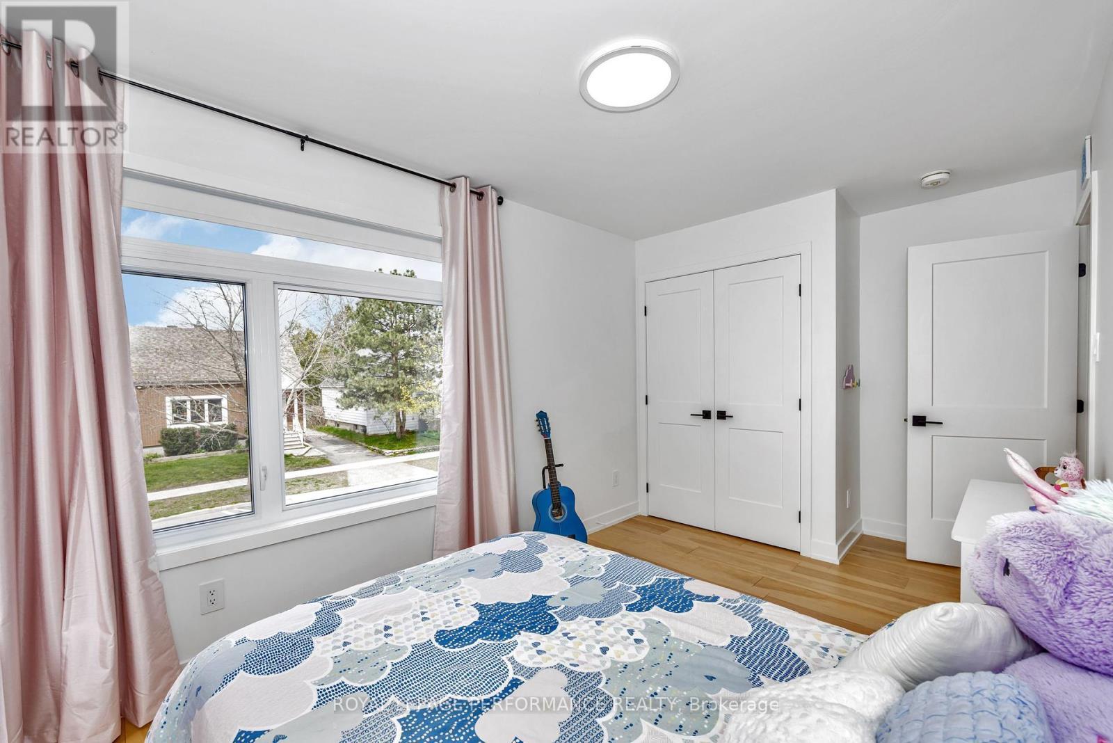 












80 DAGMAR AVENUE

,
Ottawa,




Ontario
K1L5T4

