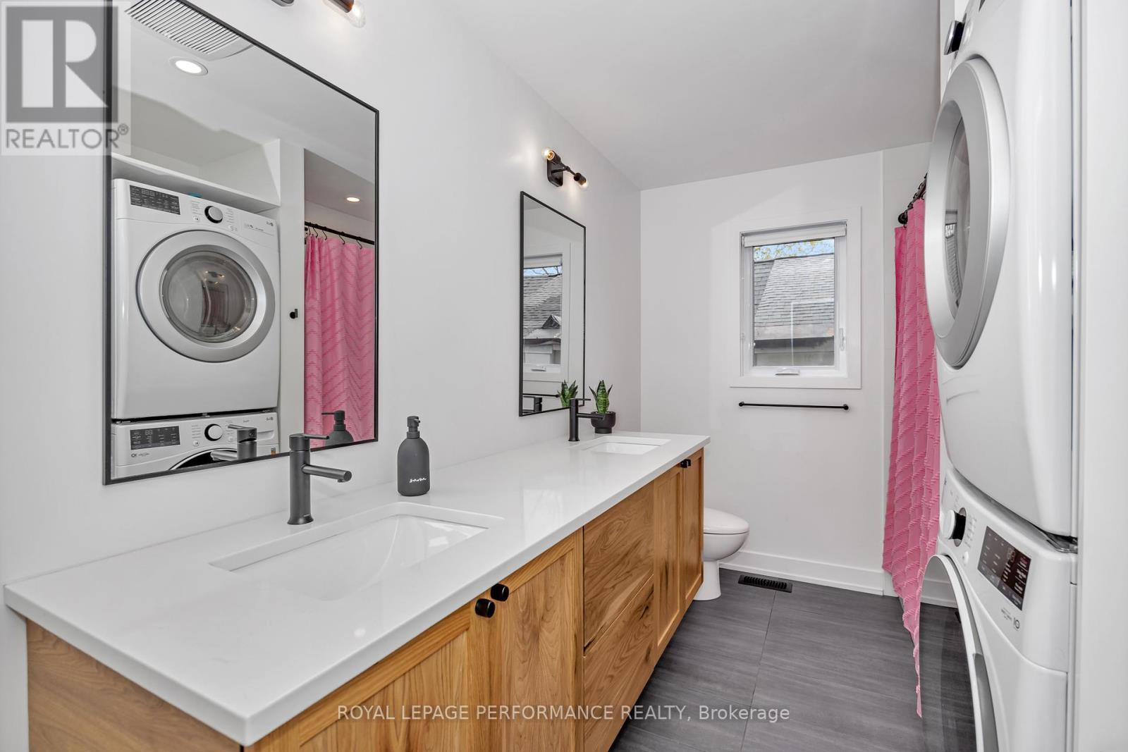 












80 DAGMAR AVENUE

,
Ottawa,




Ontario
K1L5T4

