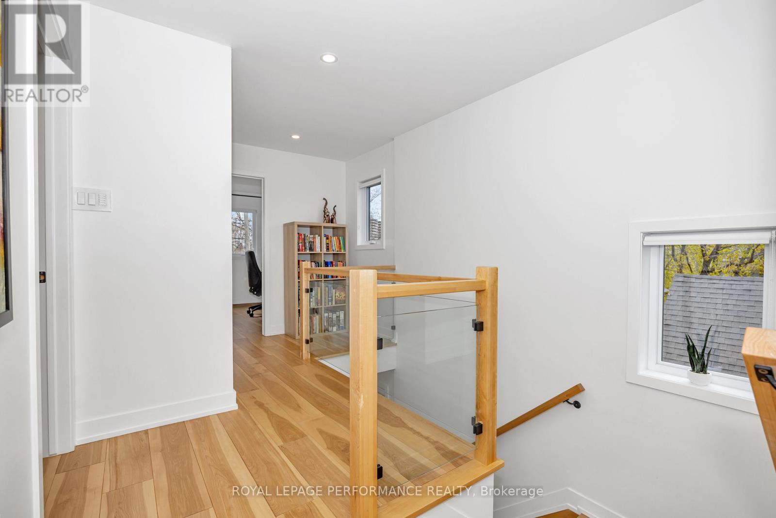 












80 DAGMAR AVENUE

,
Ottawa,




Ontario
K1L5T4

