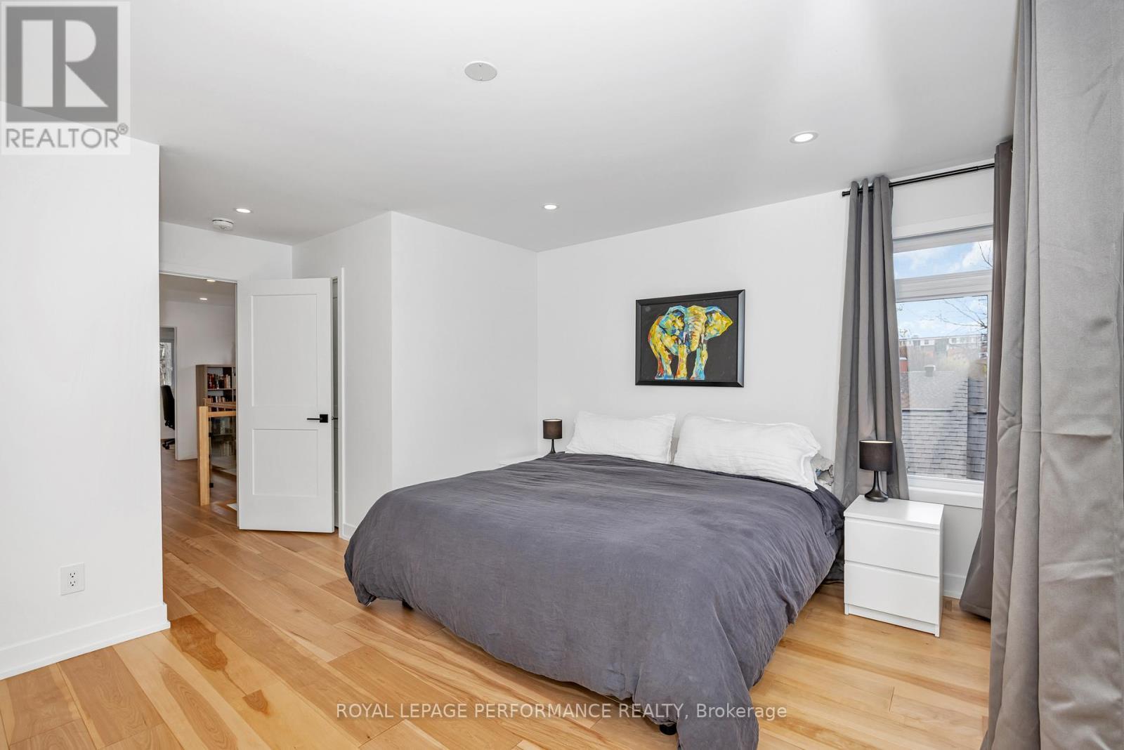 












80 DAGMAR AVENUE

,
Ottawa,




Ontario
K1L5T4

