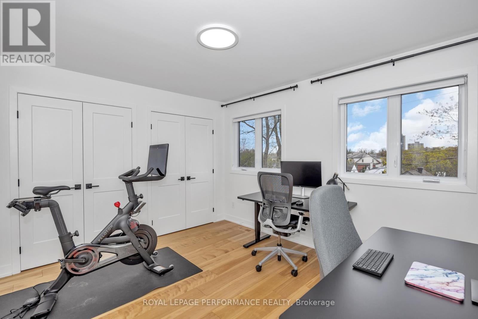 












80 DAGMAR AVENUE

,
Ottawa,




Ontario
K1L5T4

