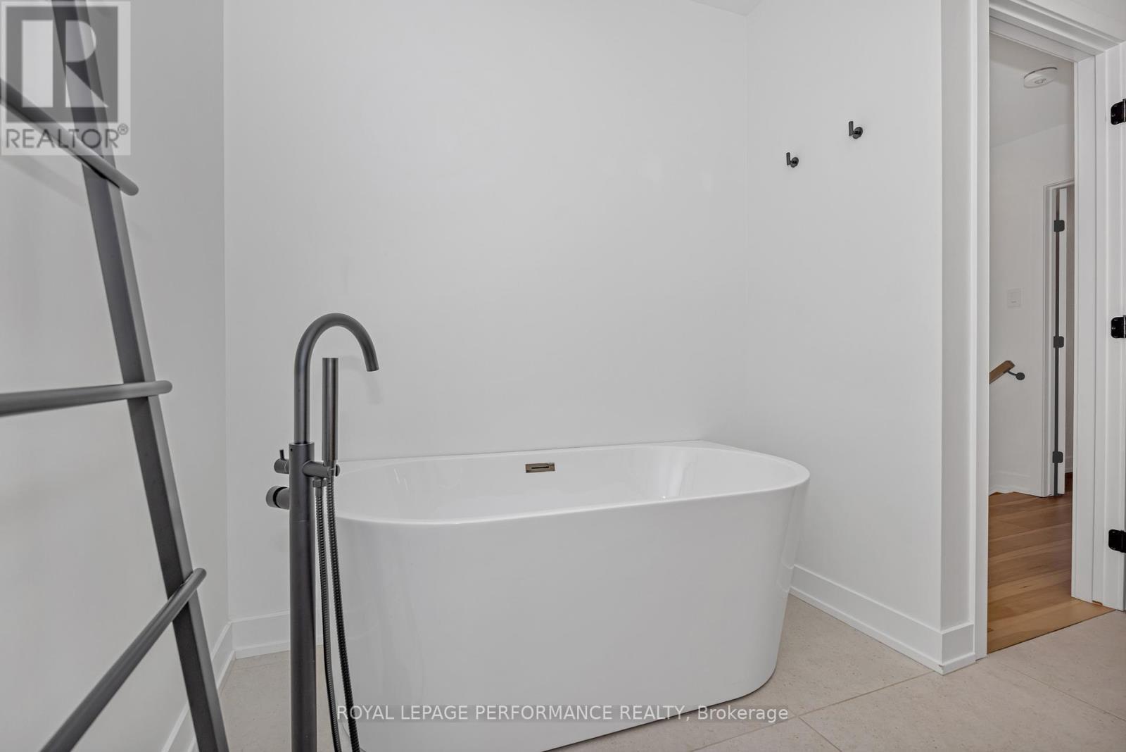 












80 DAGMAR AVENUE

,
Ottawa,




Ontario
K1L5T4

