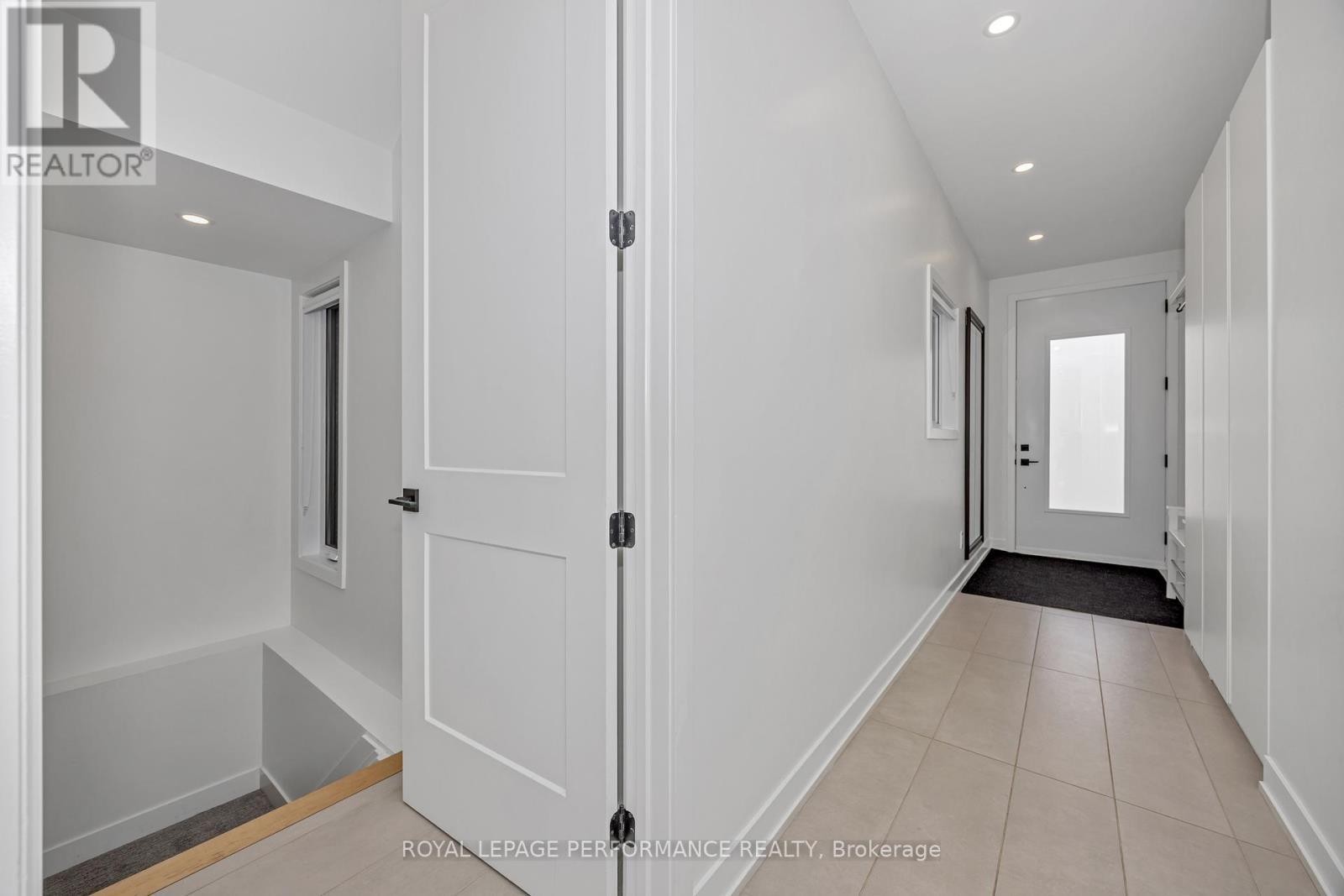 












80 DAGMAR AVENUE

,
Ottawa,




Ontario
K1L5T4

