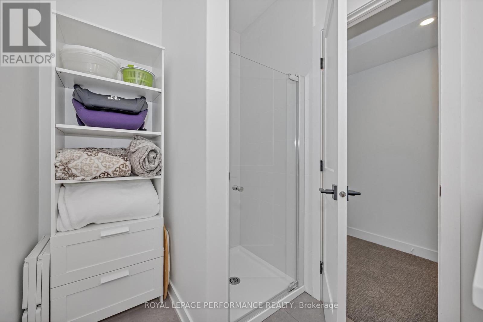 












80 DAGMAR AVENUE

,
Ottawa,




Ontario
K1L5T4

