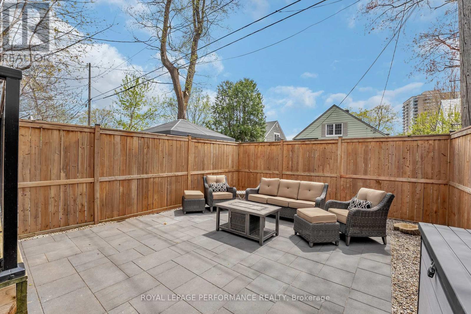 












80 DAGMAR AVENUE

,
Ottawa,




Ontario
K1L5T4

