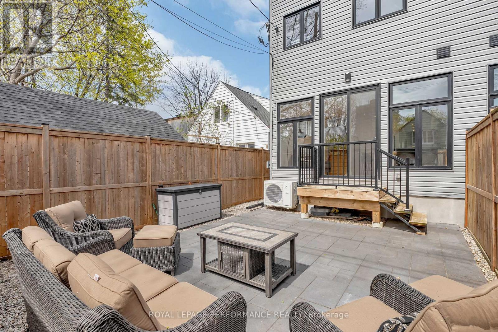 












80 DAGMAR AVENUE

,
Ottawa,




Ontario
K1L5T4


