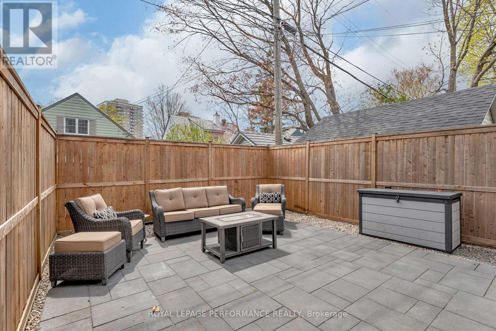 












80 DAGMAR AVENUE

,
Ottawa,




Ontario
K1L5T4

