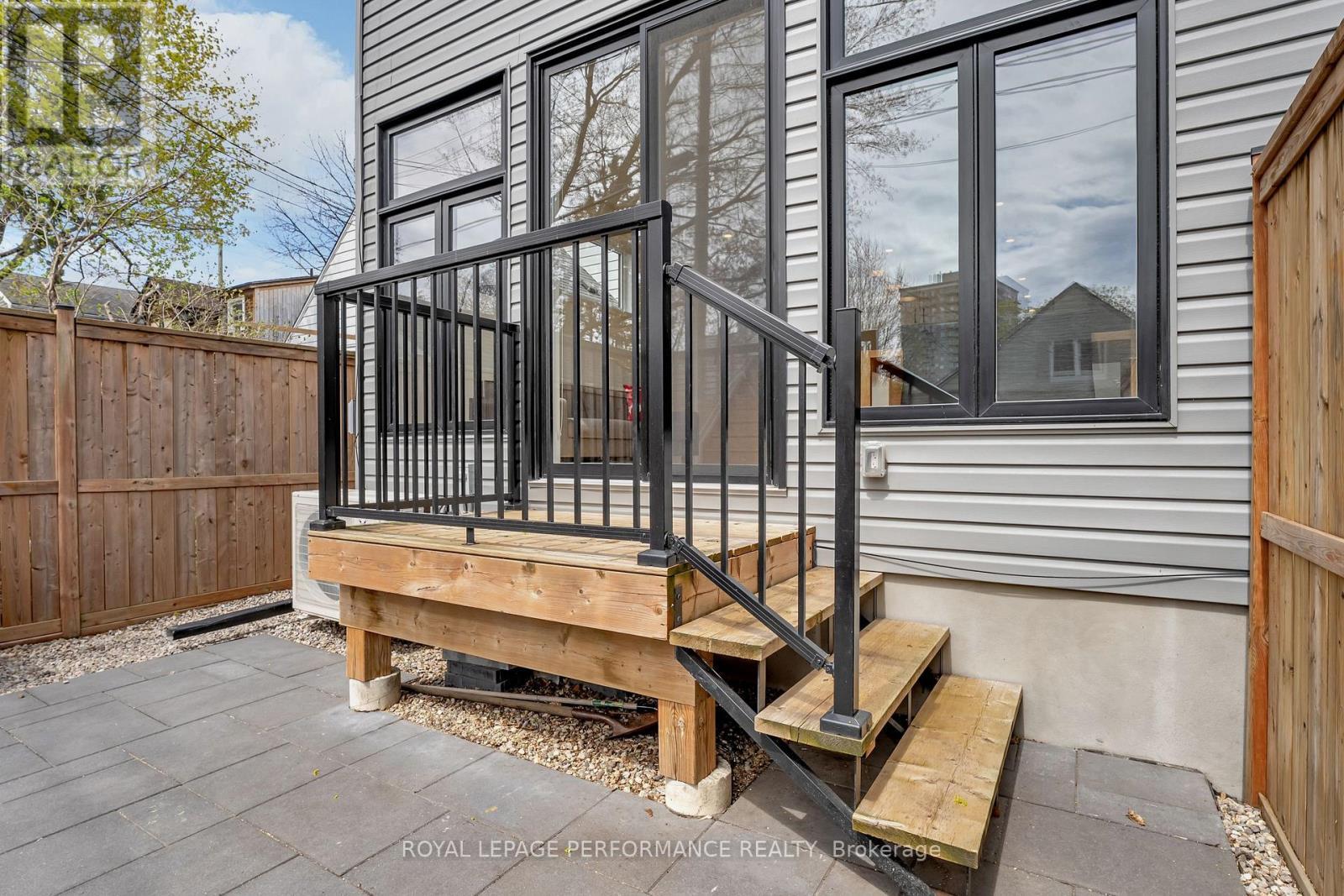 












80 DAGMAR AVENUE

,
Ottawa,




Ontario
K1L5T4

