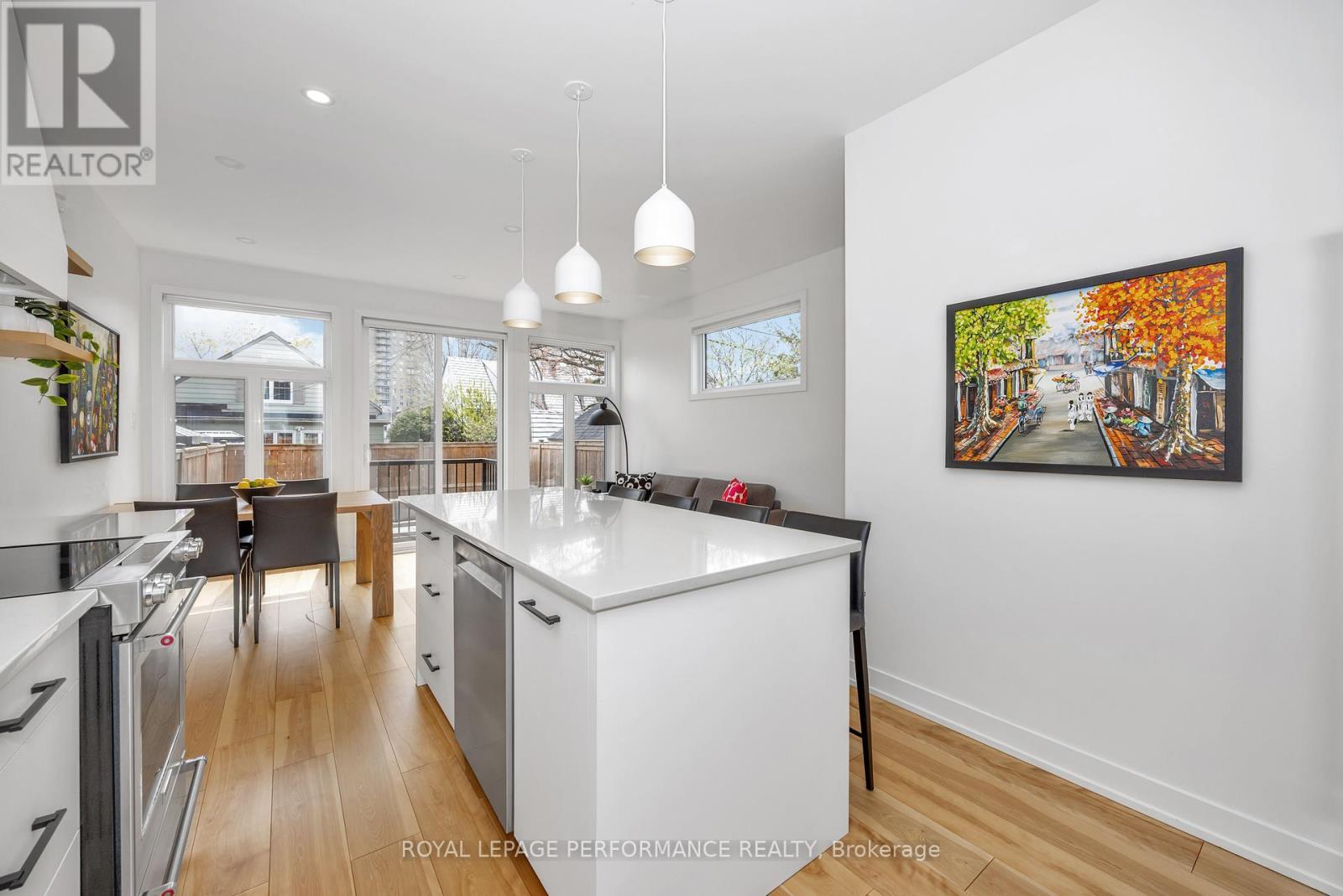 












80 DAGMAR AVENUE

,
Ottawa,




Ontario
K1L5T4


