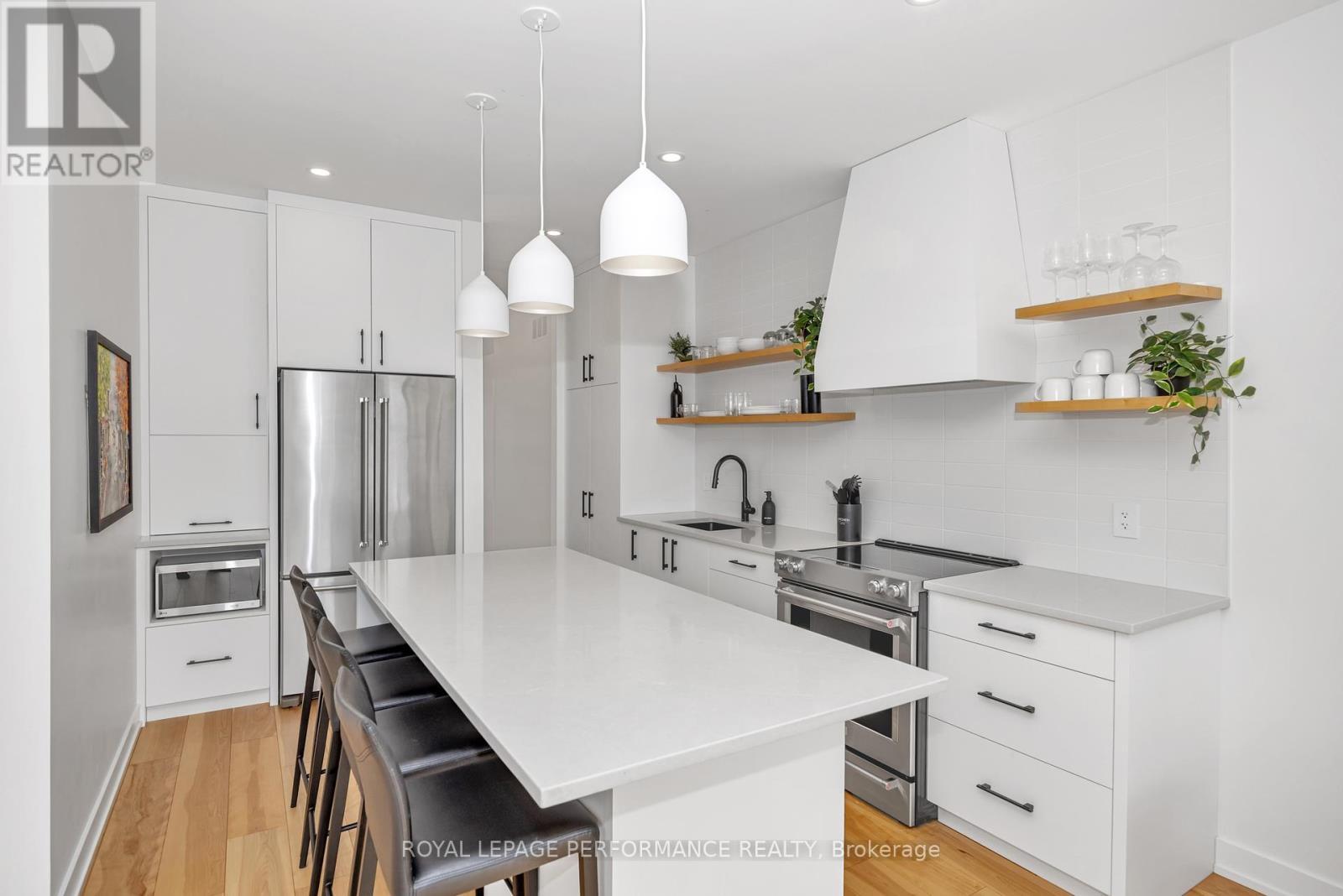 












80 DAGMAR AVENUE

,
Ottawa,




Ontario
K1L5T4

