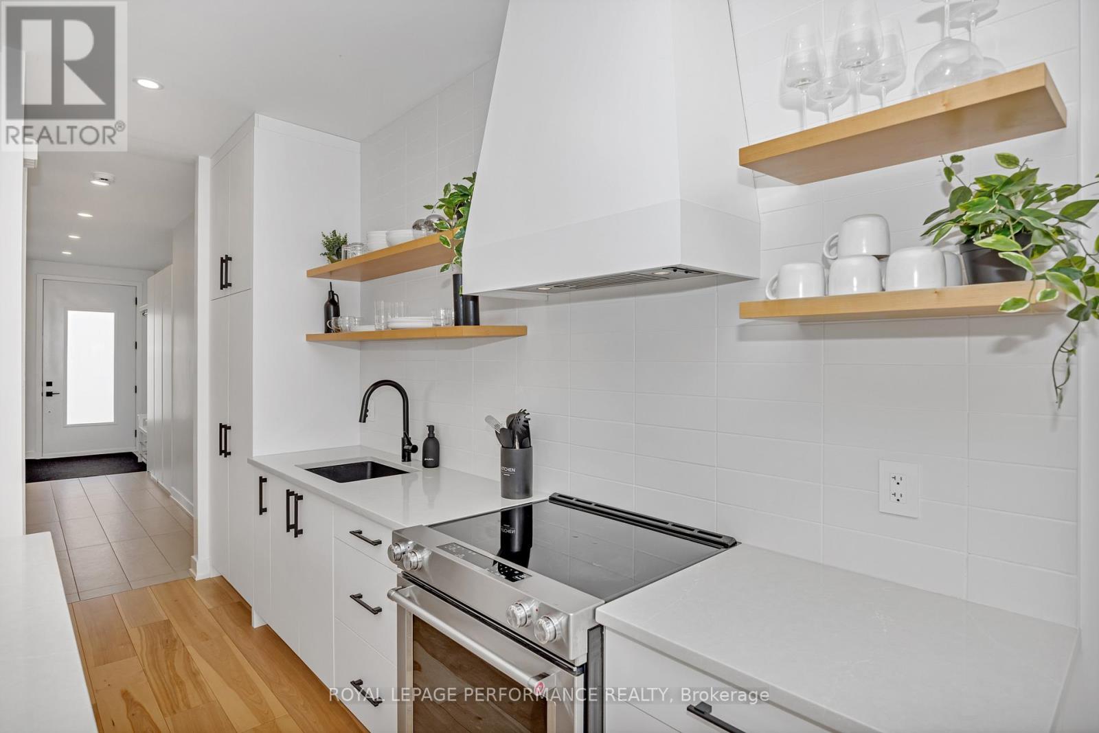 












80 DAGMAR AVENUE

,
Ottawa,




Ontario
K1L5T4

