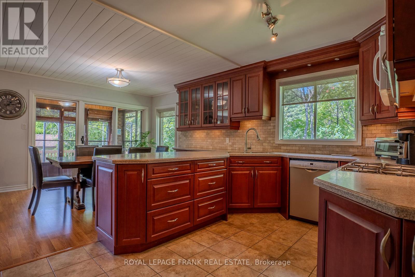 












41 PIRATES GLEN DRIVE

,
Trent Lakes,




Ontario
K0M1A0


