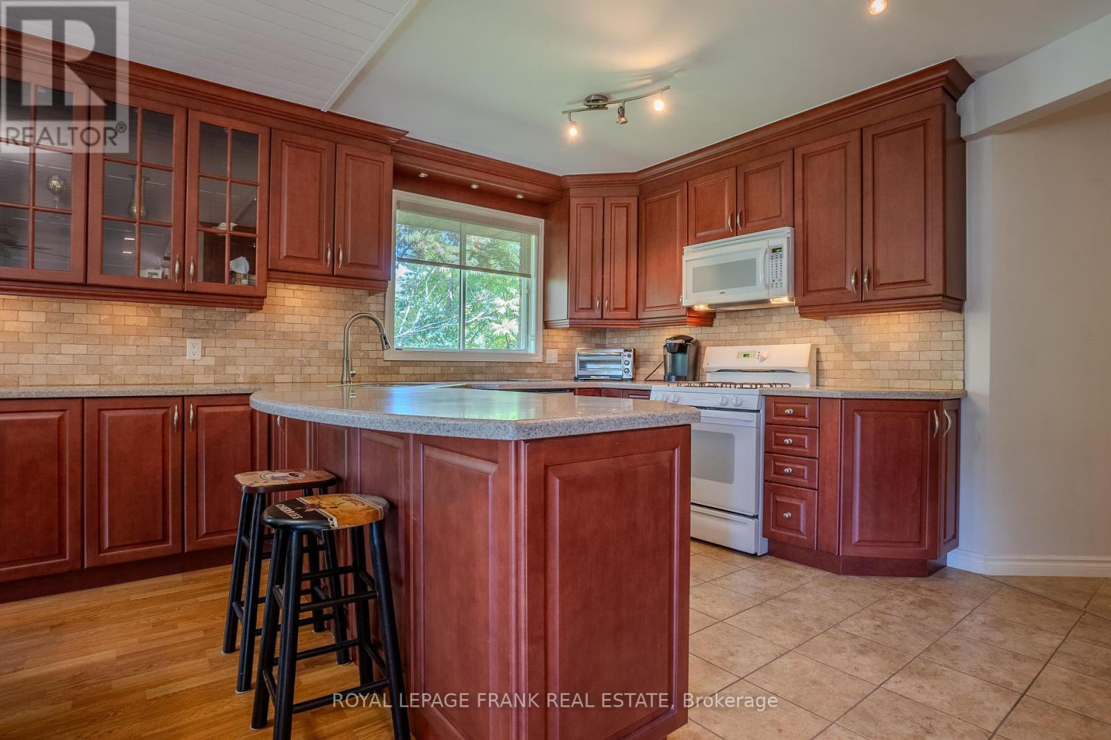 












41 PIRATES GLEN DRIVE

,
Trent Lakes,




Ontario
K0M1A0

