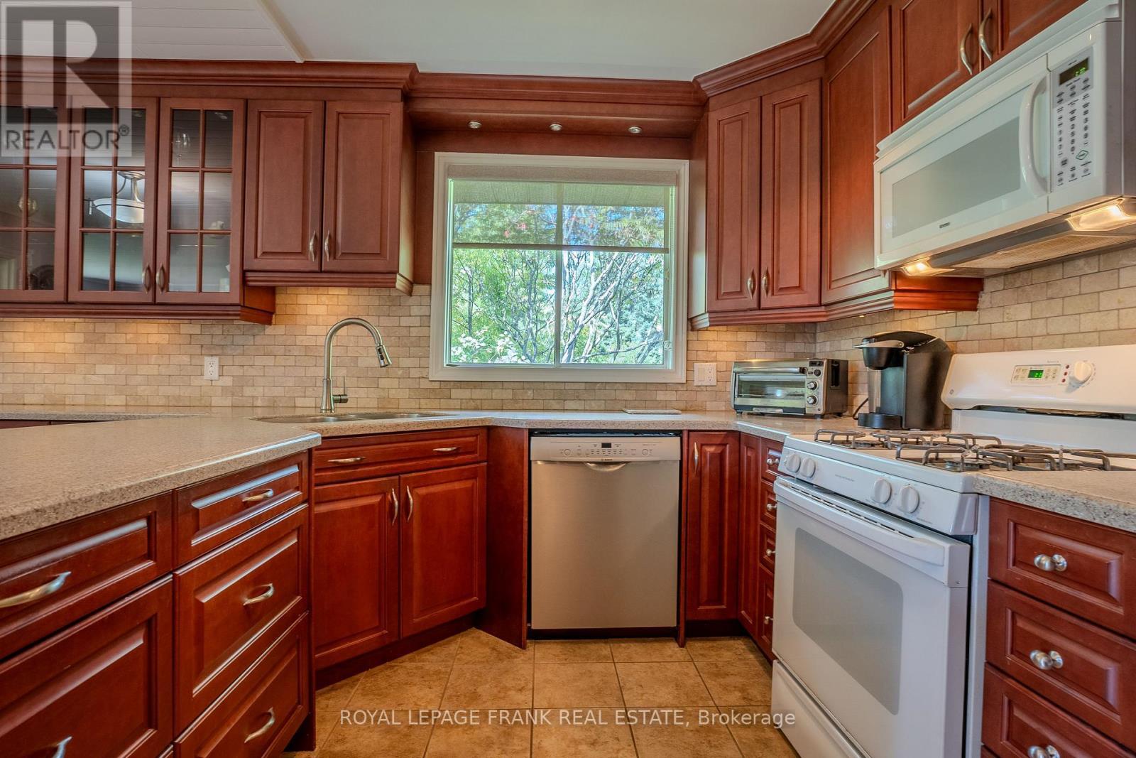 












41 PIRATES GLEN DRIVE

,
Trent Lakes,




Ontario
K0M1A0

