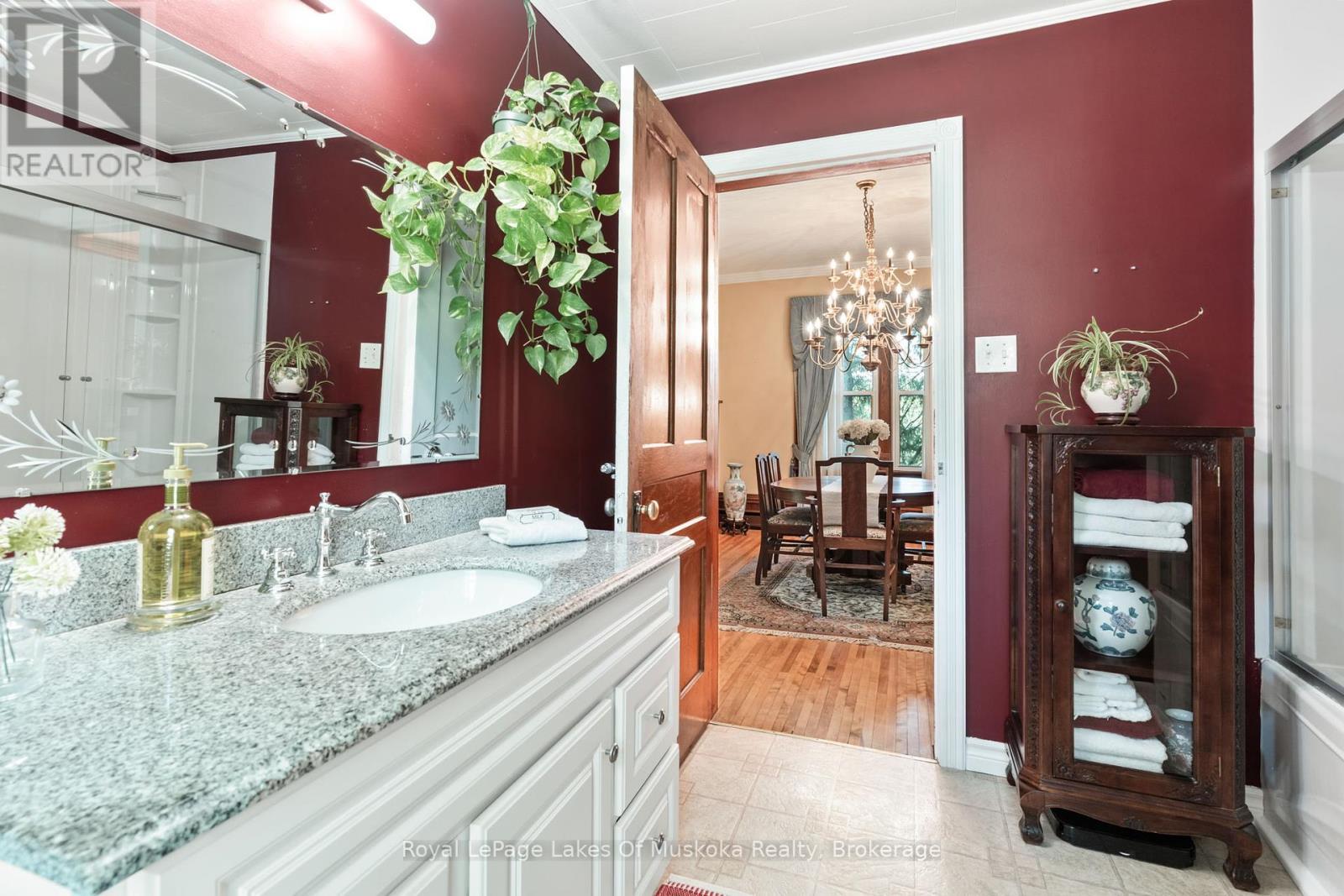 












229 FRASERBURG ROAD

,
Bracebridge (Macaulay),




Ontario
P1L0G9

