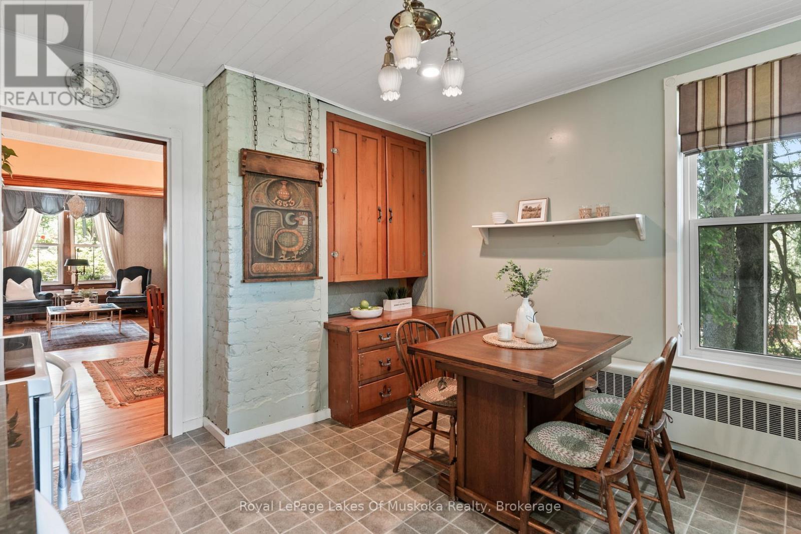 












229 FRASERBURG ROAD

,
Bracebridge (Macaulay),




Ontario
P1L0G9


