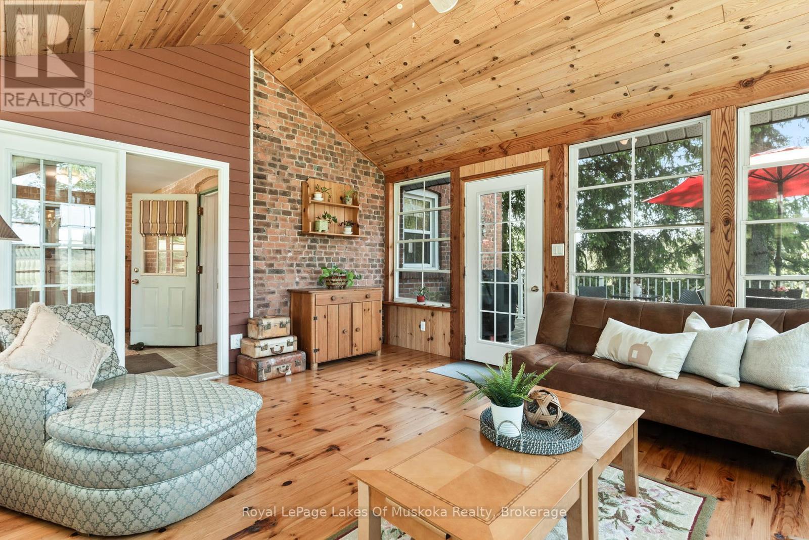 












229 FRASERBURG ROAD

,
Bracebridge (Macaulay),




Ontario
P1L0G9

