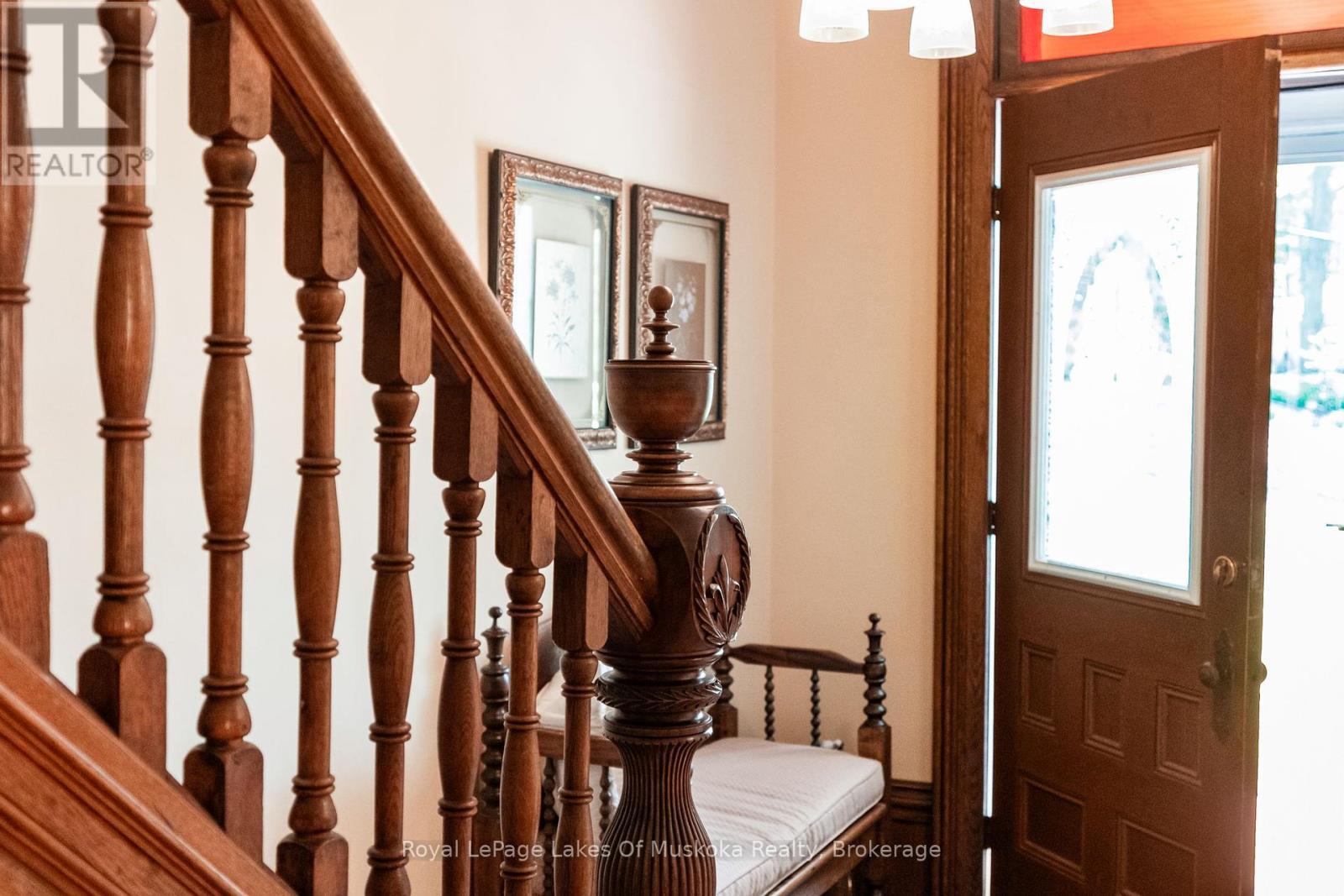 












229 FRASERBURG ROAD

,
Bracebridge (Macaulay),




Ontario
P1L0G9

