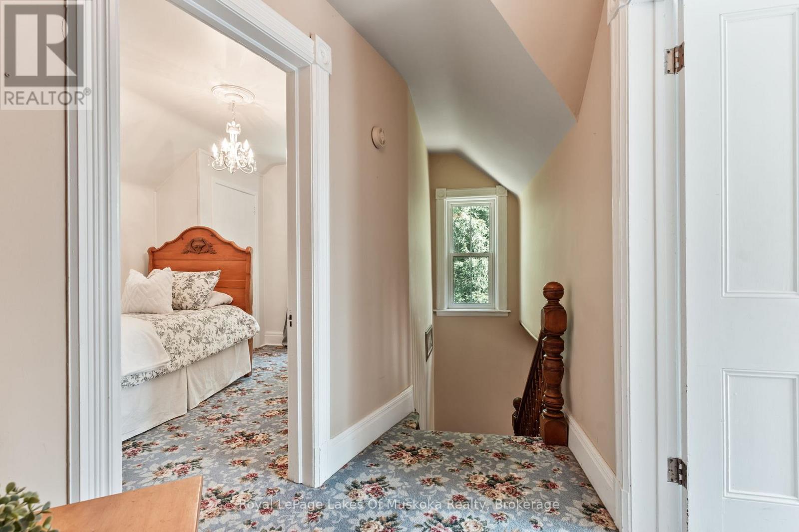 












229 FRASERBURG ROAD

,
Bracebridge (Macaulay),




Ontario
P1L0G9

