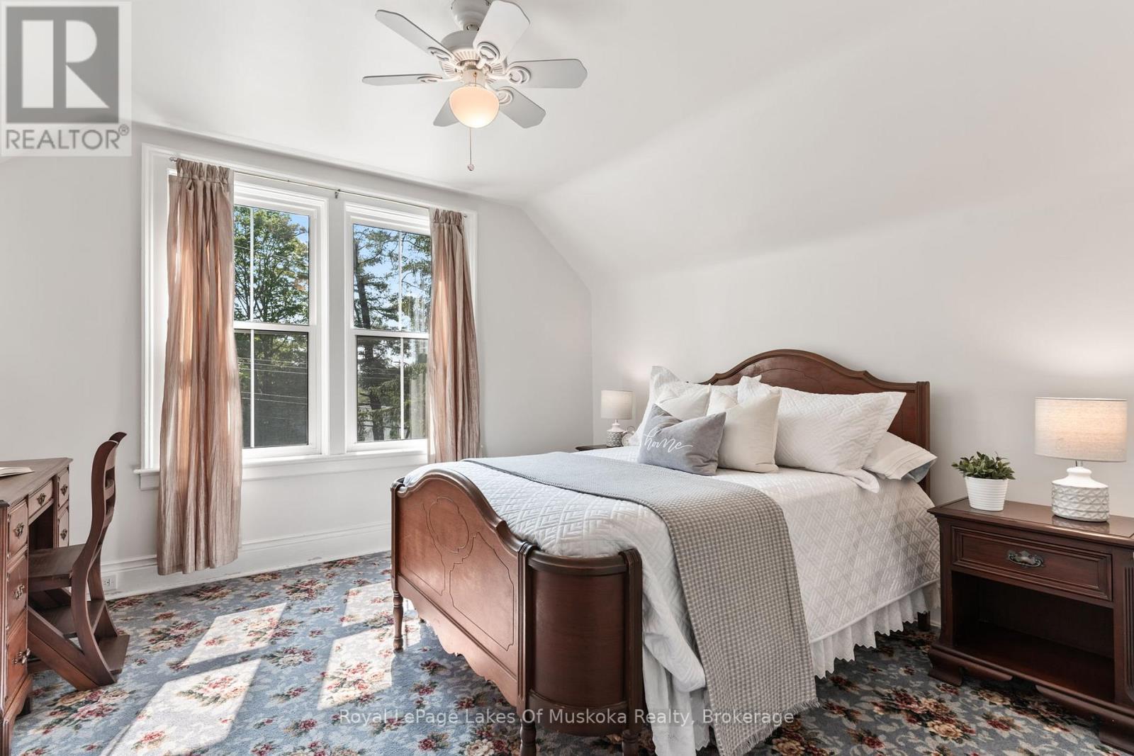 












229 FRASERBURG ROAD

,
Bracebridge (Macaulay),




Ontario
P1L0G9

