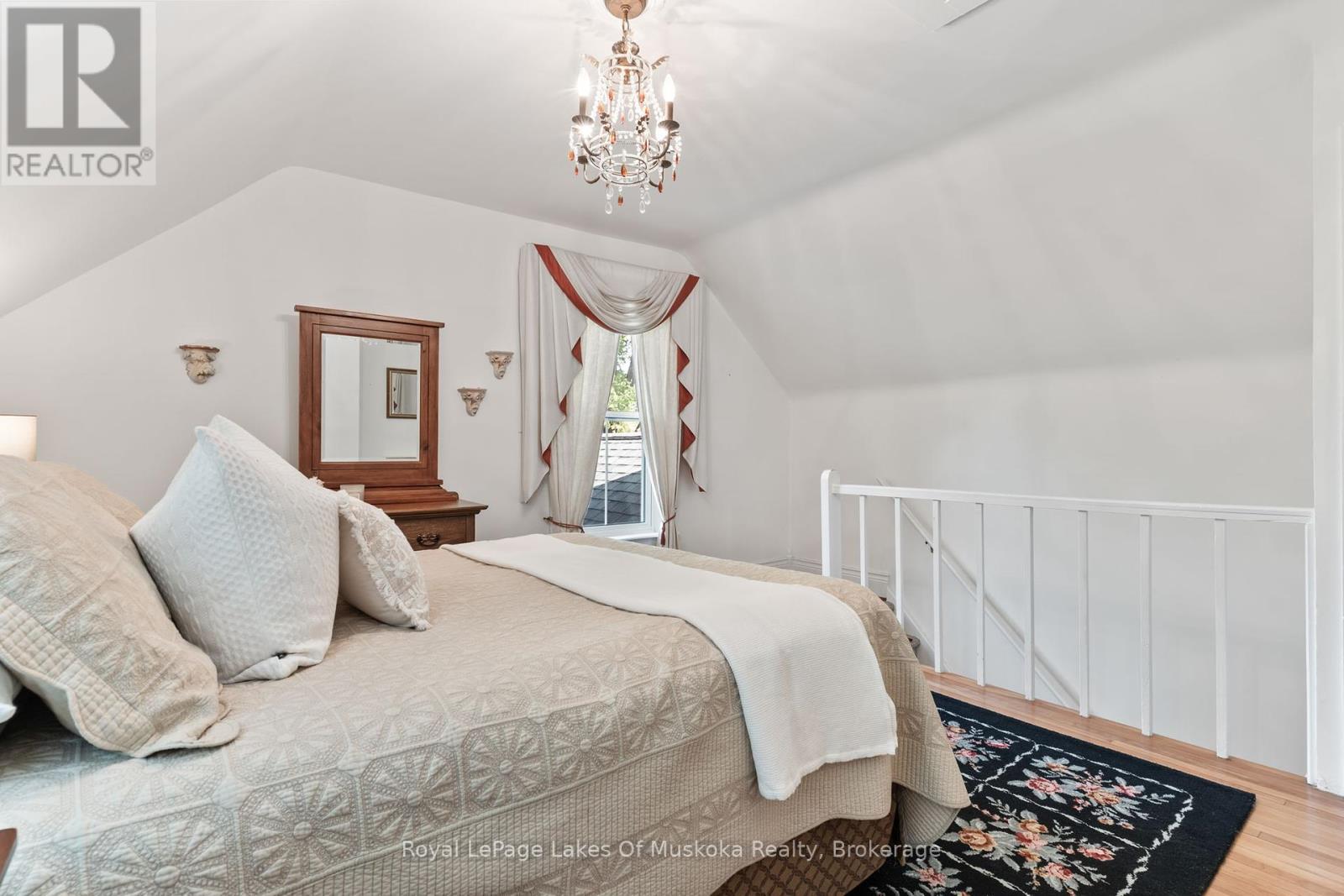 












229 FRASERBURG ROAD

,
Bracebridge (Macaulay),




Ontario
P1L0G9

