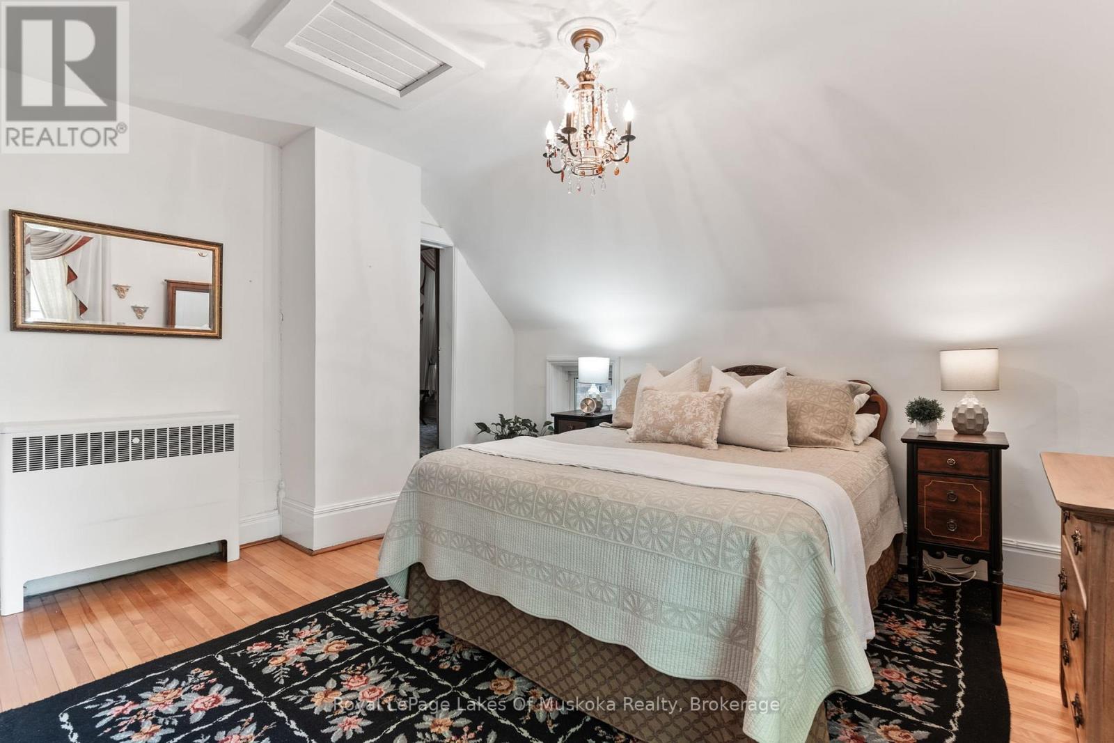 












229 FRASERBURG ROAD

,
Bracebridge (Macaulay),




Ontario
P1L0G9

