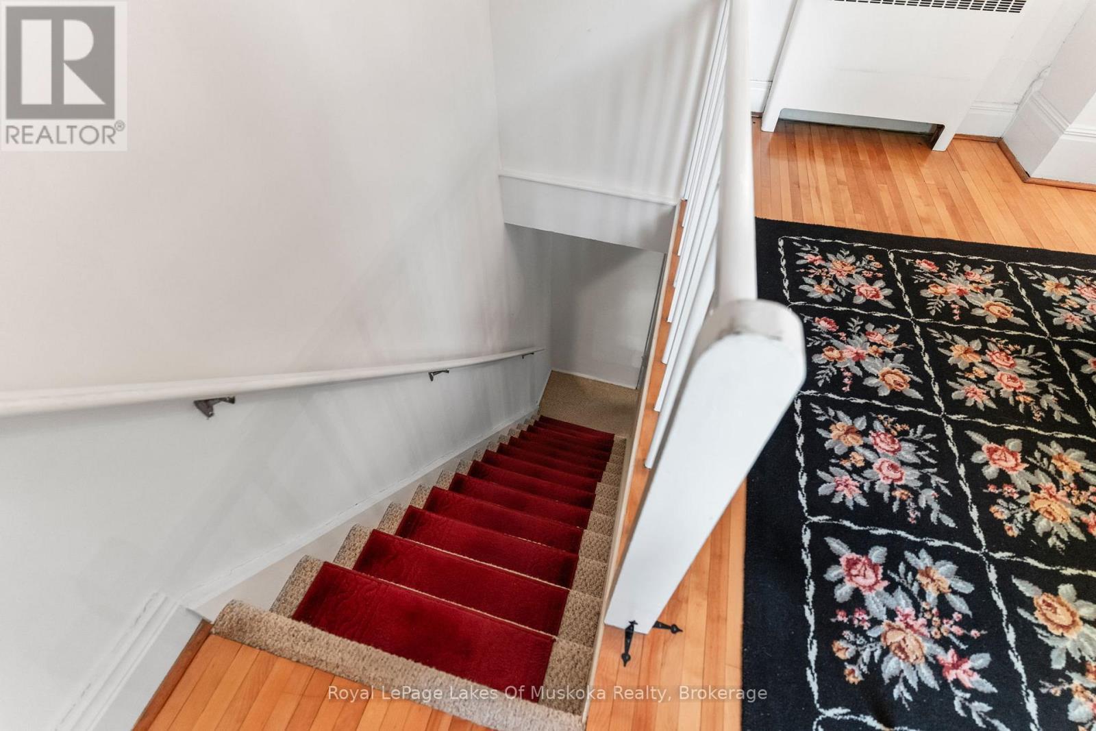 












229 FRASERBURG ROAD

,
Bracebridge (Macaulay),




Ontario
P1L0G9

